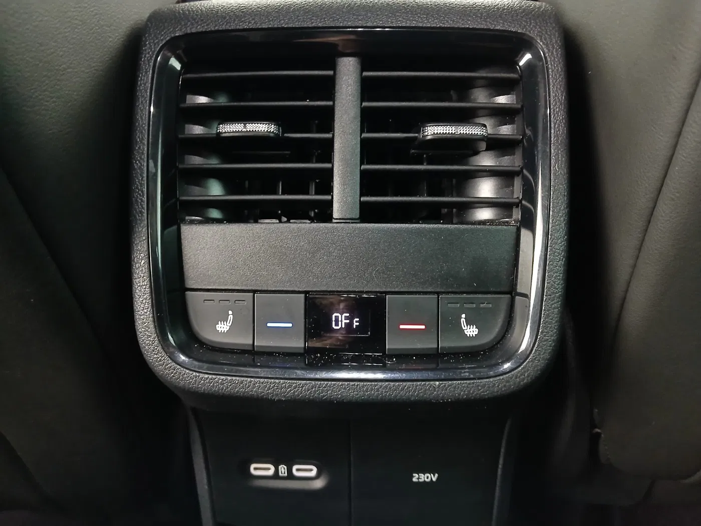 Skoda Octavia Combi 2.0 TDI RS | Bild 26 von 31