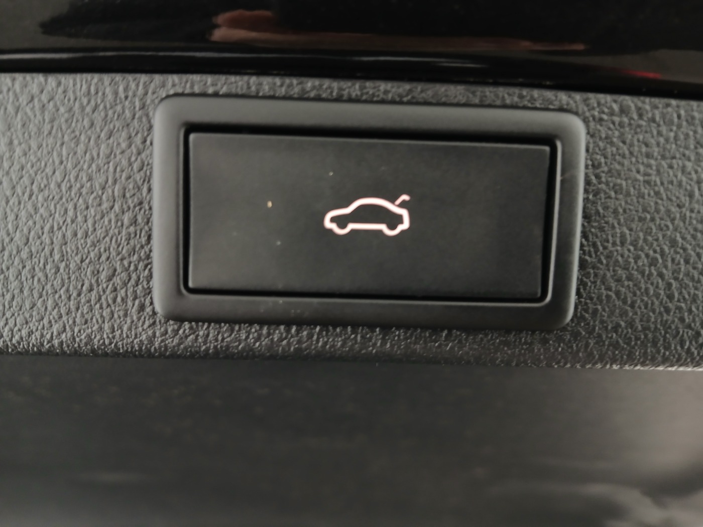 Skoda Octavia Combi 2.0 TDI RS | Bild 29 von 31