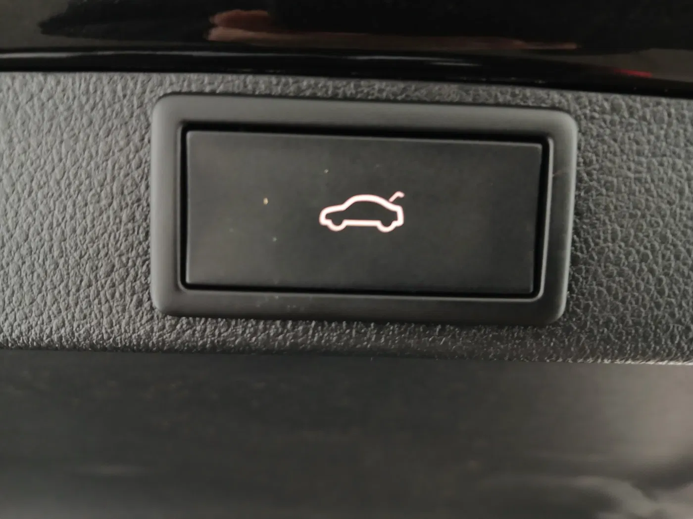 Skoda Octavia Combi 2.0 TDI RS | Bild 29 von 31