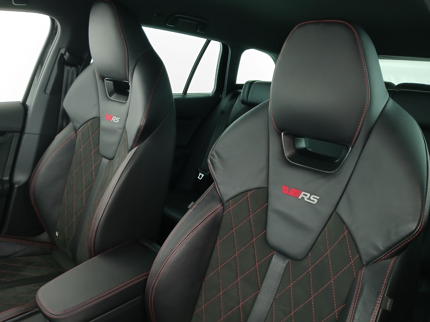 Skoda Octavia Combi 2.0 TDI RS | Bild 31 von 31