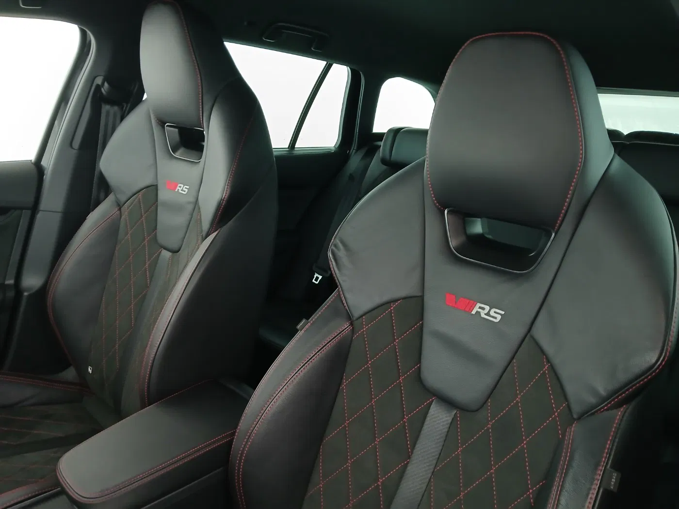 Skoda Octavia Combi 2.0 TDI RS | Bild 31 von 31