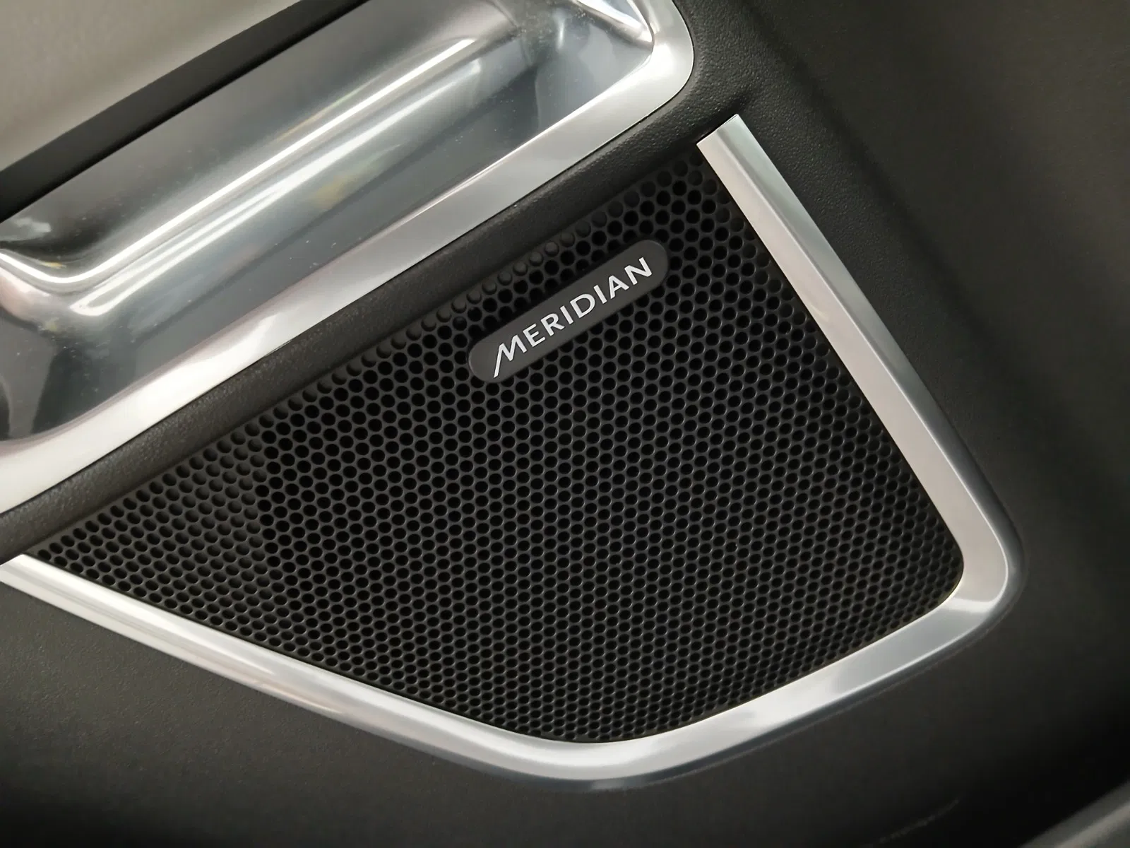 Jaguar E-Pace 2.0DI4 D165 R-Dynamic S Aut. | Bild 12 von 29