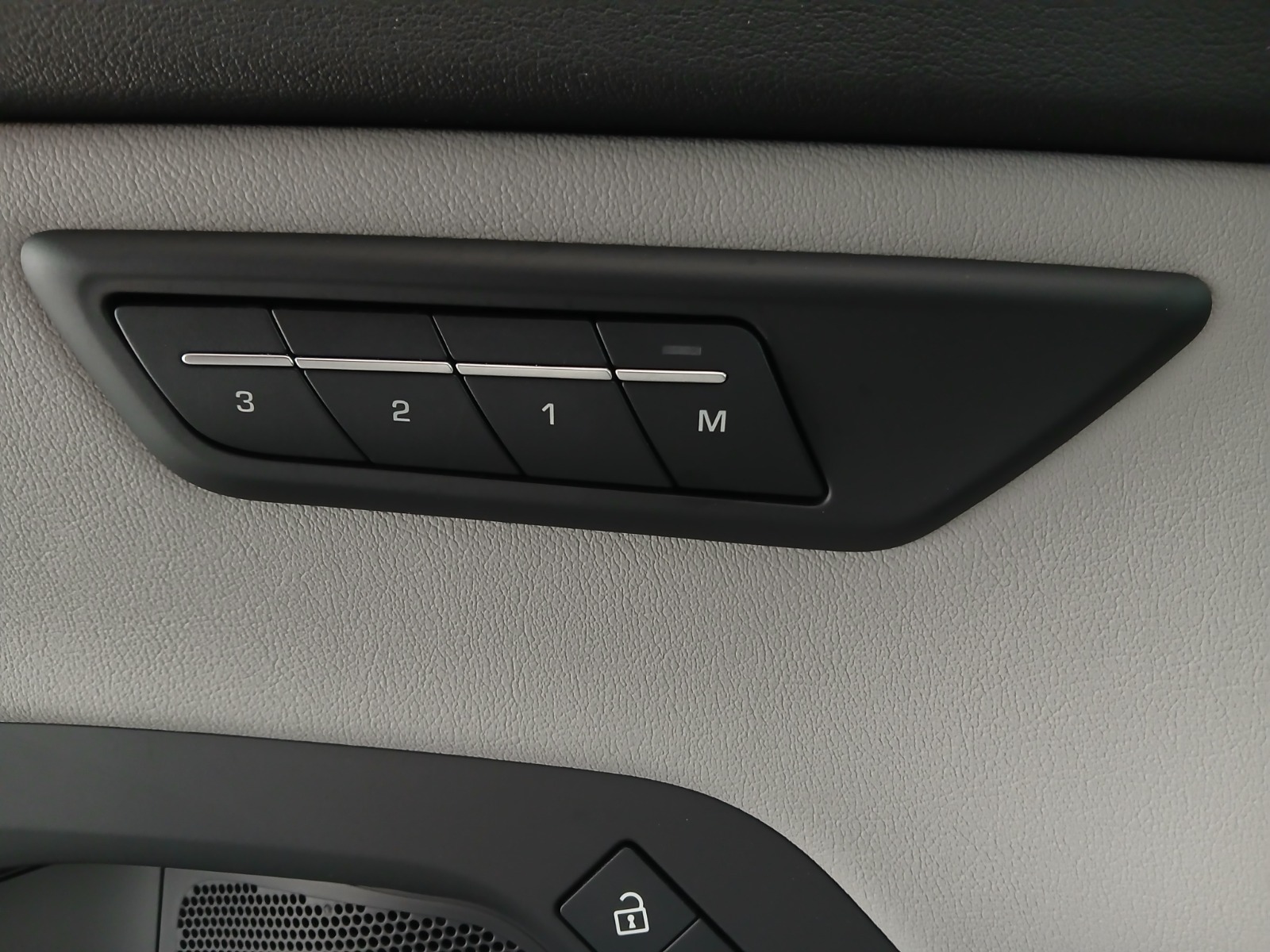 Jaguar E-Pace 2.0DI4 D165 R-Dynamic S Aut. | Bild 13 von 29