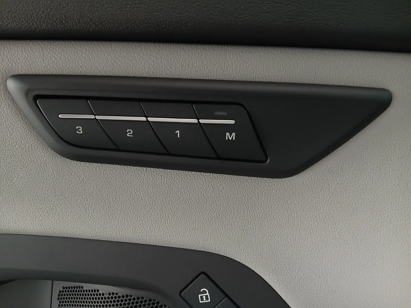 Jaguar E-Pace 2.0DI4 D165 R-Dynamic S Aut. | Bild 13 von 29