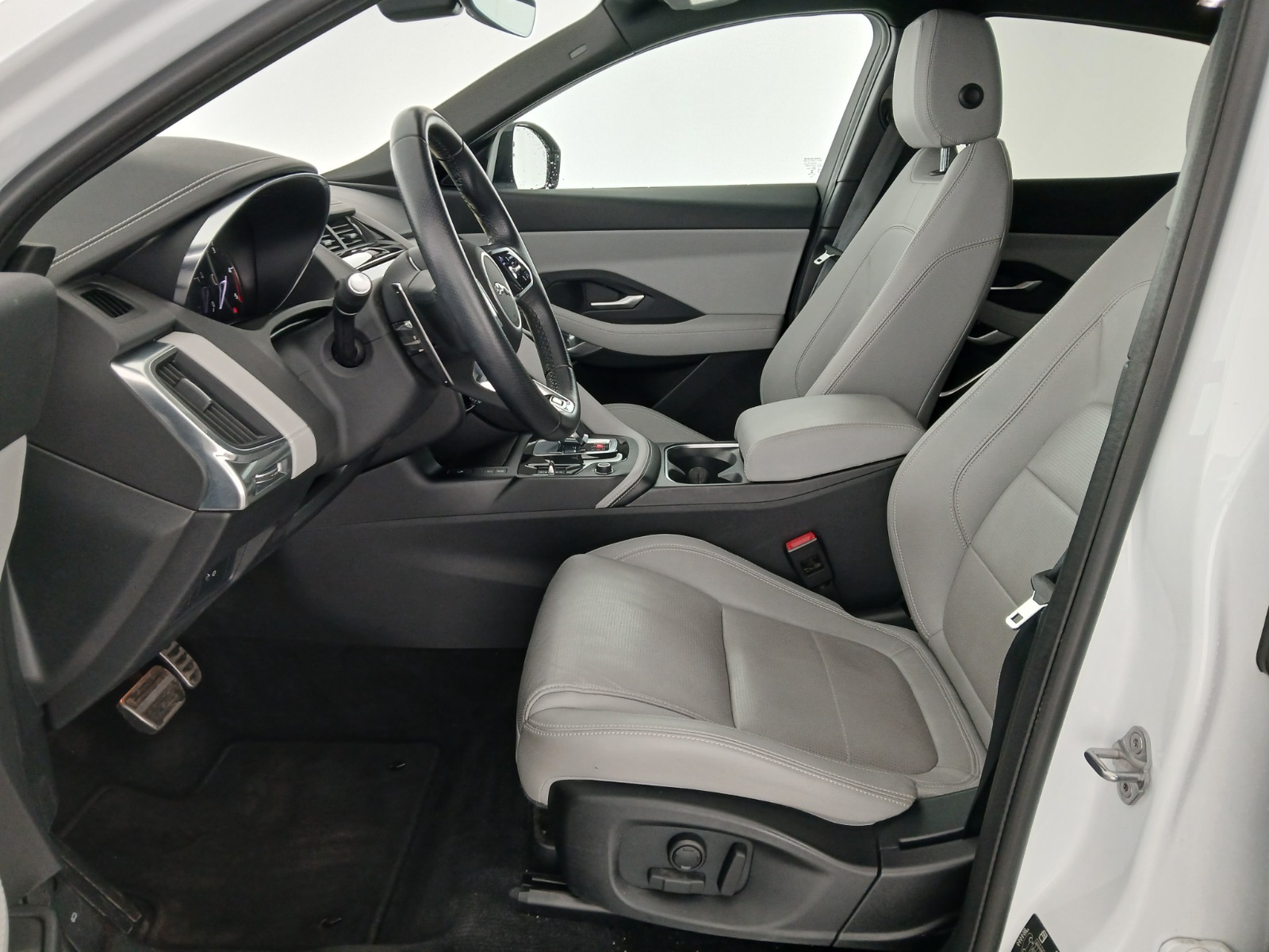 Jaguar E-Pace 2.0DI4 D165 R-Dynamic S Aut. | Bild 14 von 29