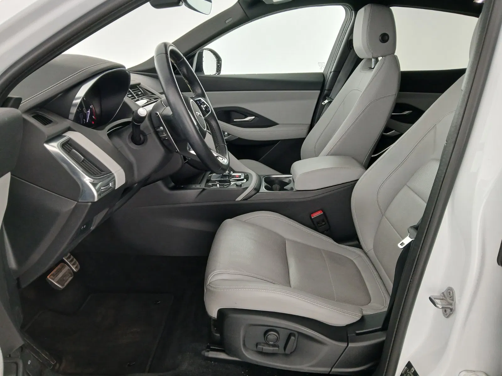 Jaguar E-Pace 2.0DI4 D165 R-Dynamic S Aut. | Bild 14 von 29