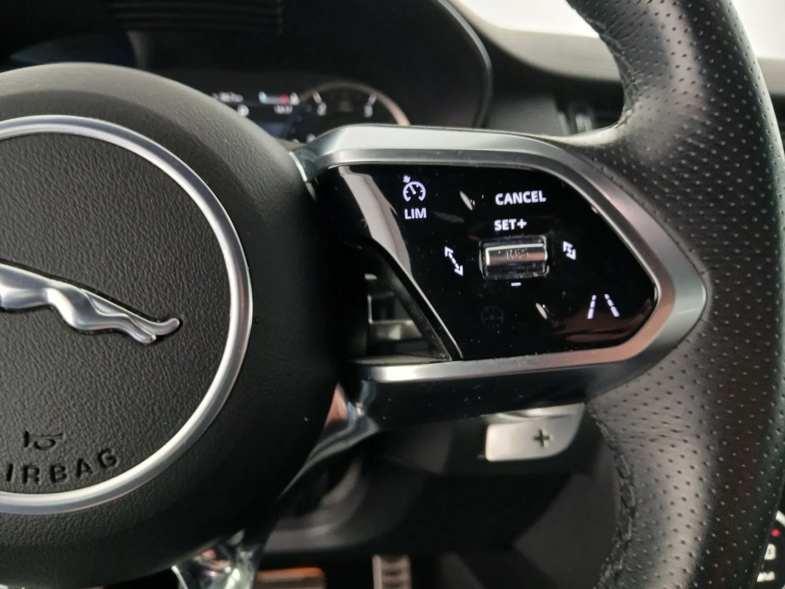 Jaguar E-Pace 2.0DI4 D165 R-Dynamic S Aut. | Bild 18 von 29