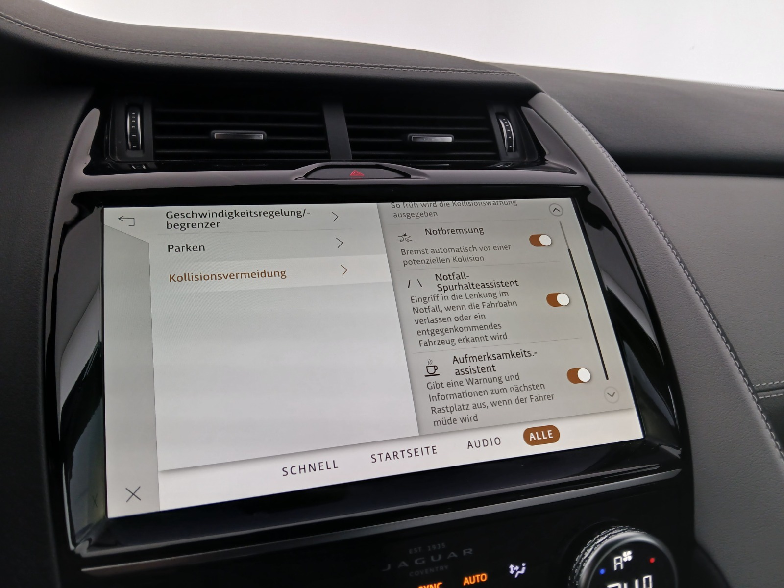 Jaguar E-Pace 2.0DI4 D165 R-Dynamic S Aut. | Bild 22 von 29