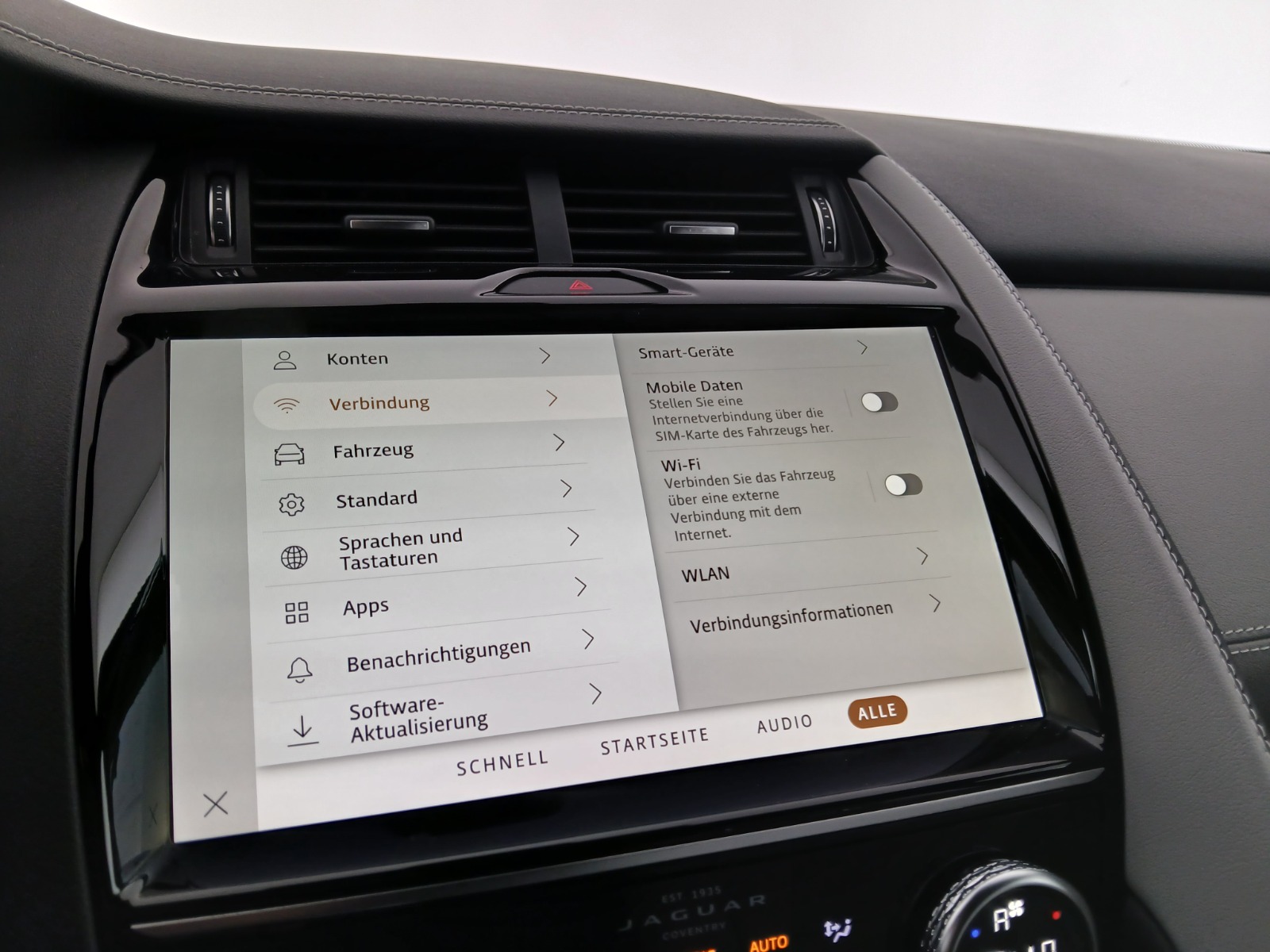 Jaguar E-Pace 2.0DI4 D165 R-Dynamic S Aut. | Bild 24 von 29