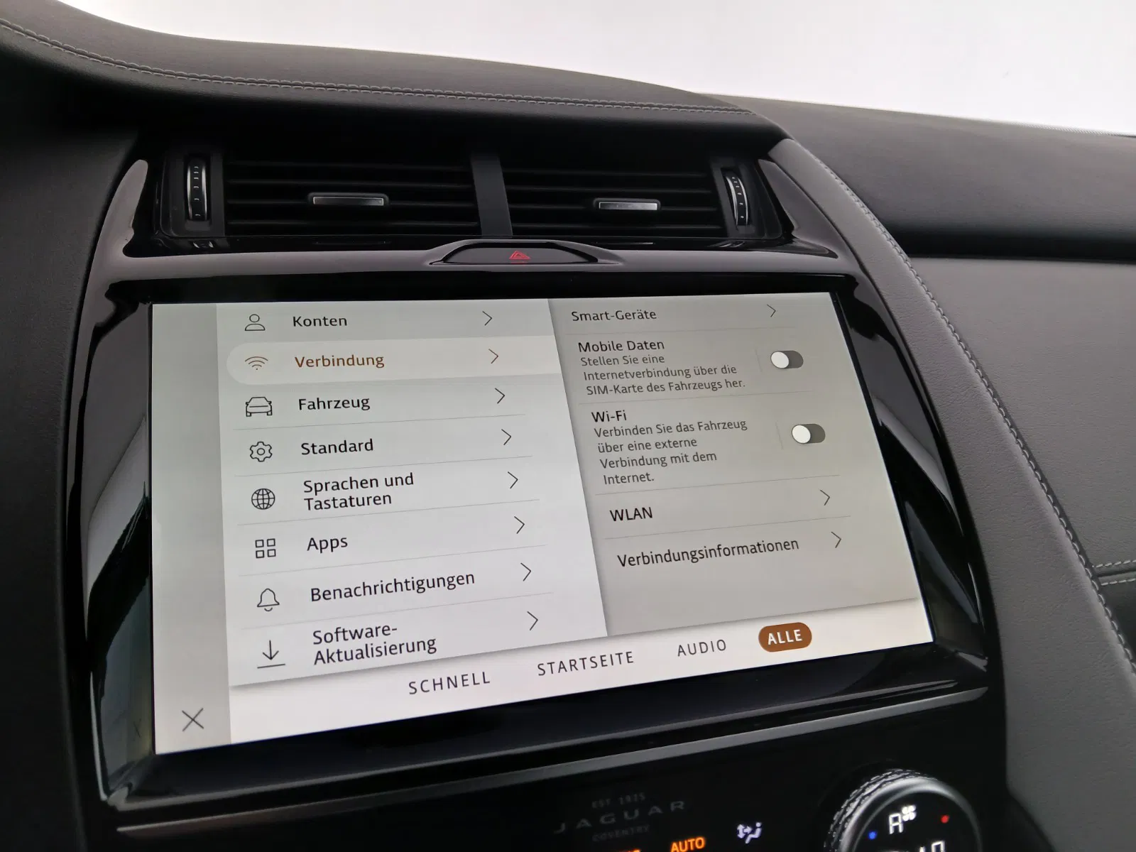 Jaguar E-Pace 2.0DI4 D165 R-Dynamic S Aut. | Bild 24 von 29