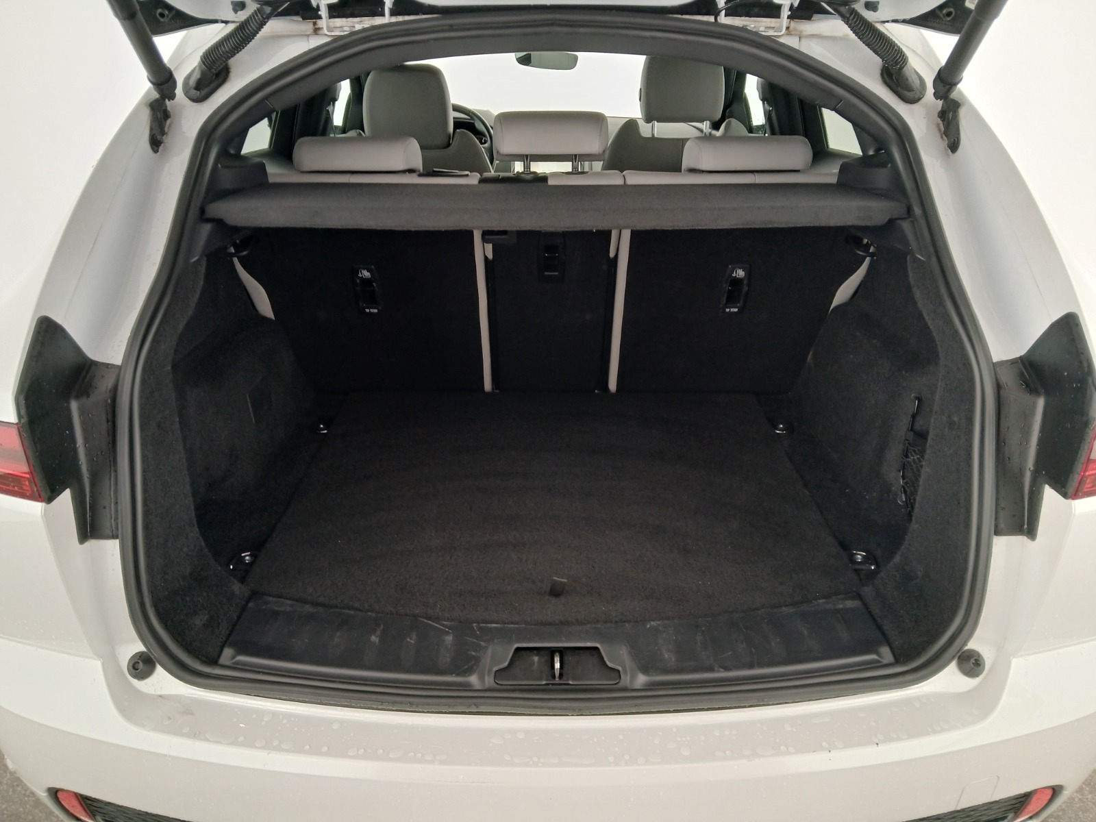 Jaguar E-Pace 2.0DI4 D165 R-Dynamic S Aut. | Bild 29 von 29