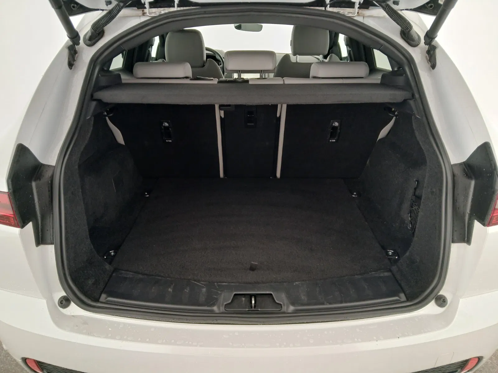 Jaguar E-Pace 2.0DI4 D165 R-Dynamic S Aut. | Bild 29 von 29