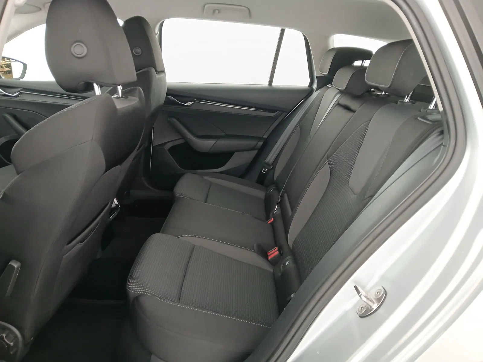 Skoda Octavia Combi 2.0 TDI Ambition | Bild 27 von 28