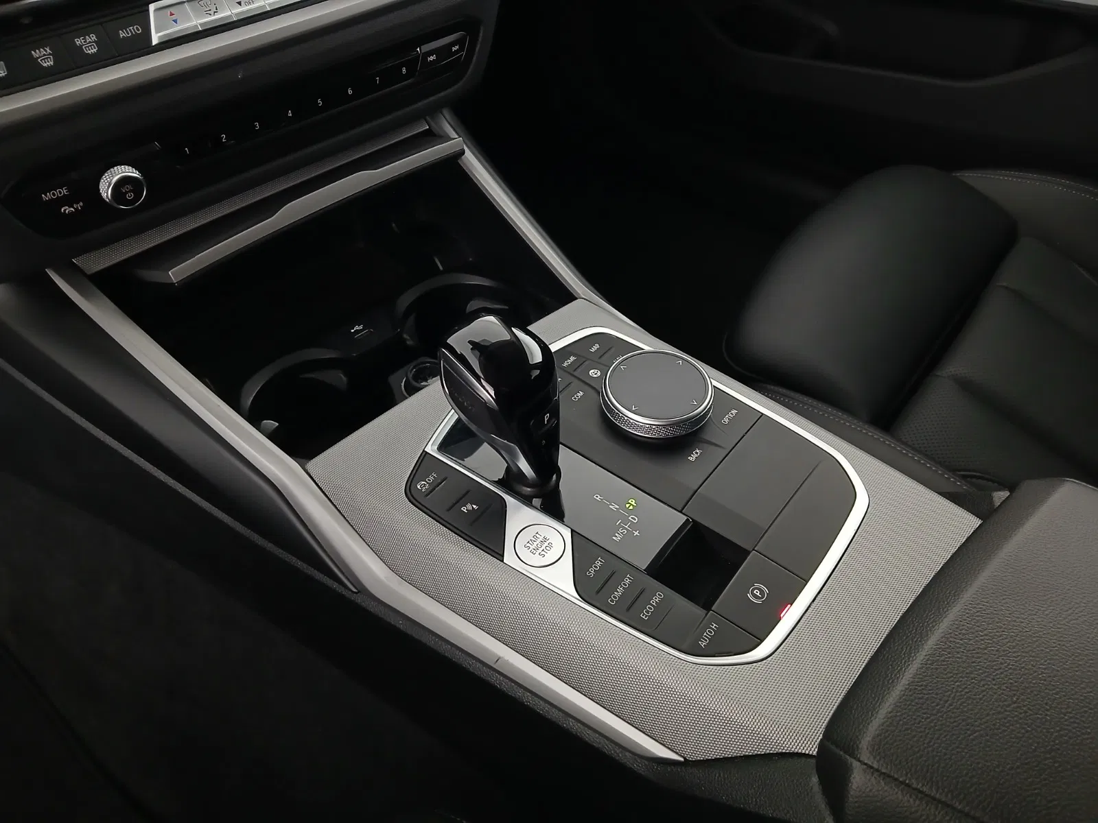 BMW 318d 48 V Touring Aut. | Bild 26 von 30