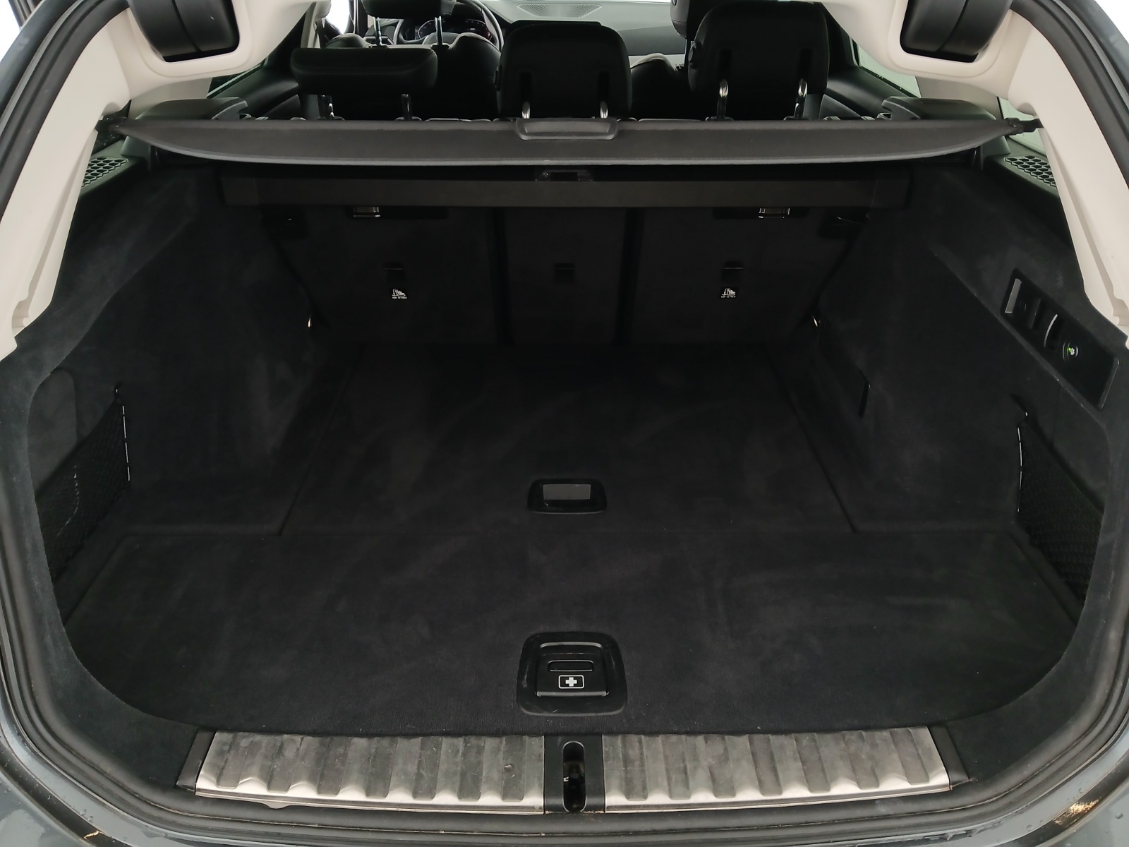 BMW 318d 48 V Touring Aut. | Thumbnail 28 von 30