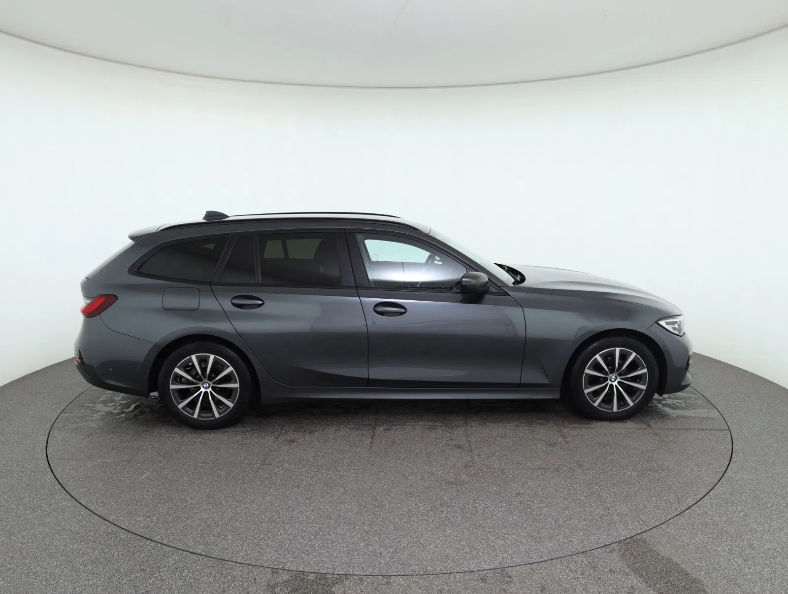 BMW 318d 48 V Touring Aut. | Bild 6 von 30