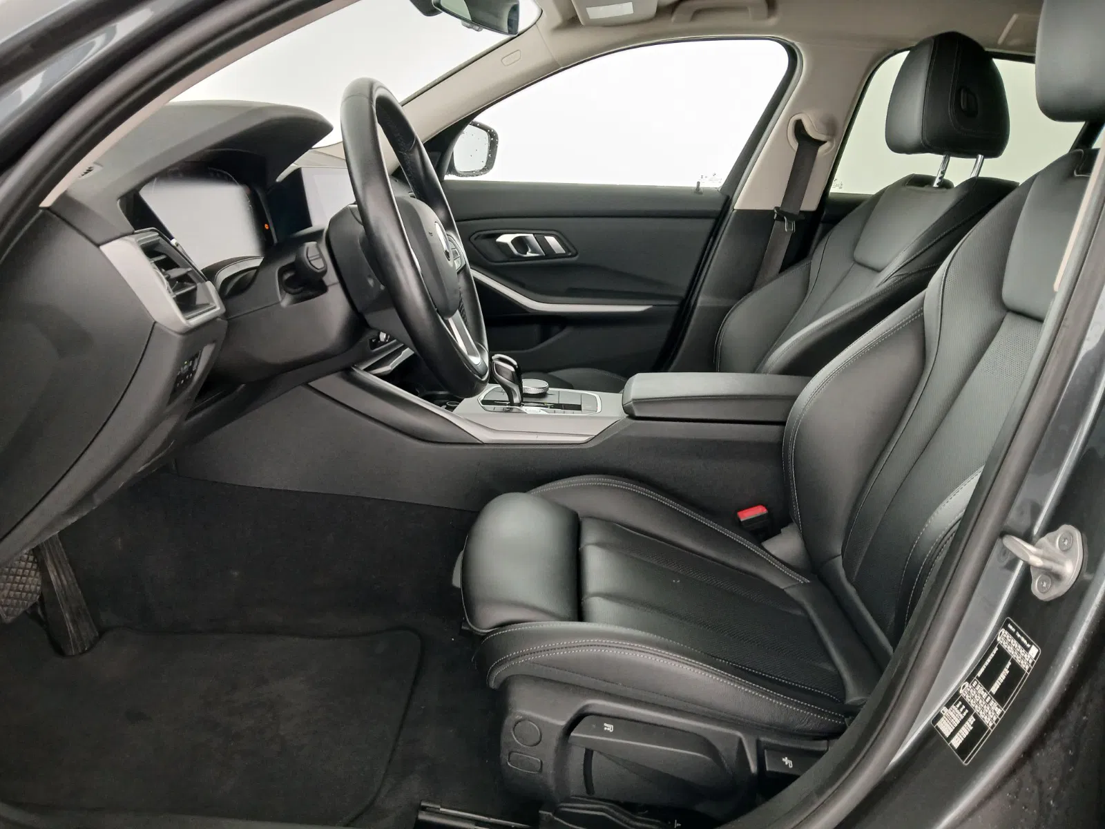 BMW 318d 48 V Touring Aut. | Bild 14 von 30