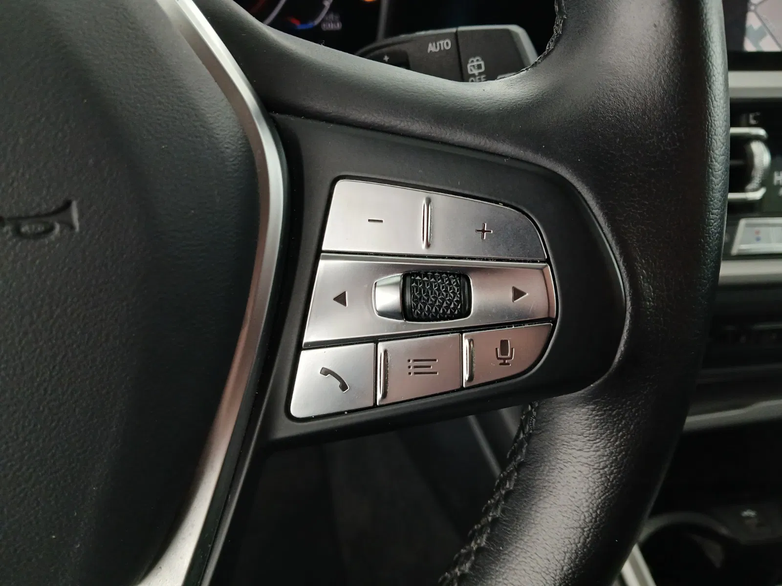 BMW 318d 48 V Touring Aut. | Bild 17 von 30