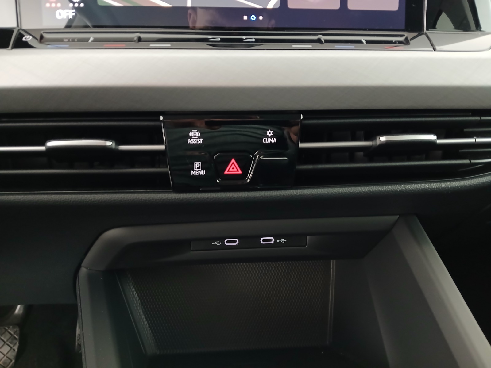 VW Golf VIII Variant 2.0 TDI Life | Thumbnail 24 von 28