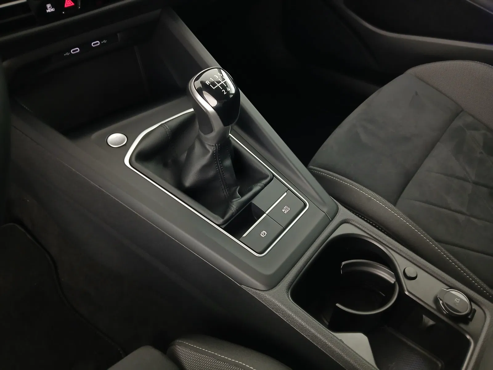 VW Golf VIII Variant 2.0 TDI Life | Bild 25 von 28