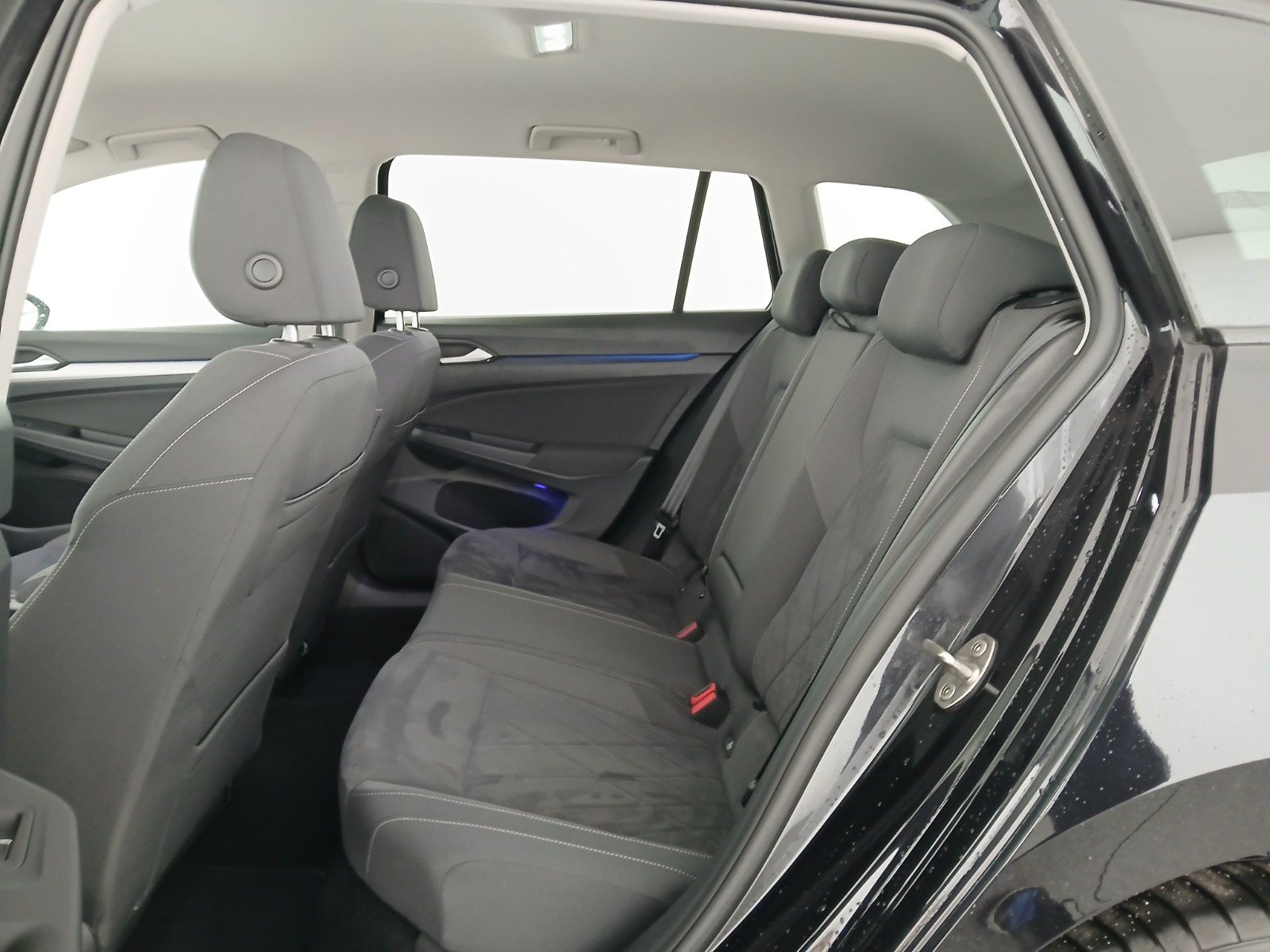 VW Golf VIII Variant 2.0 TDI Life | Thumbnail 26 von 28