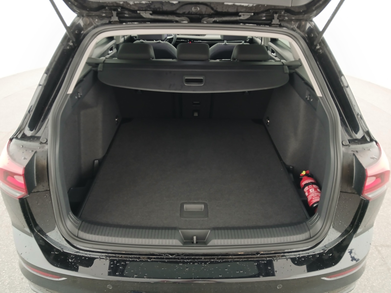 VW Golf VIII Variant 2.0 TDI Life | Thumbnail 27 von 28