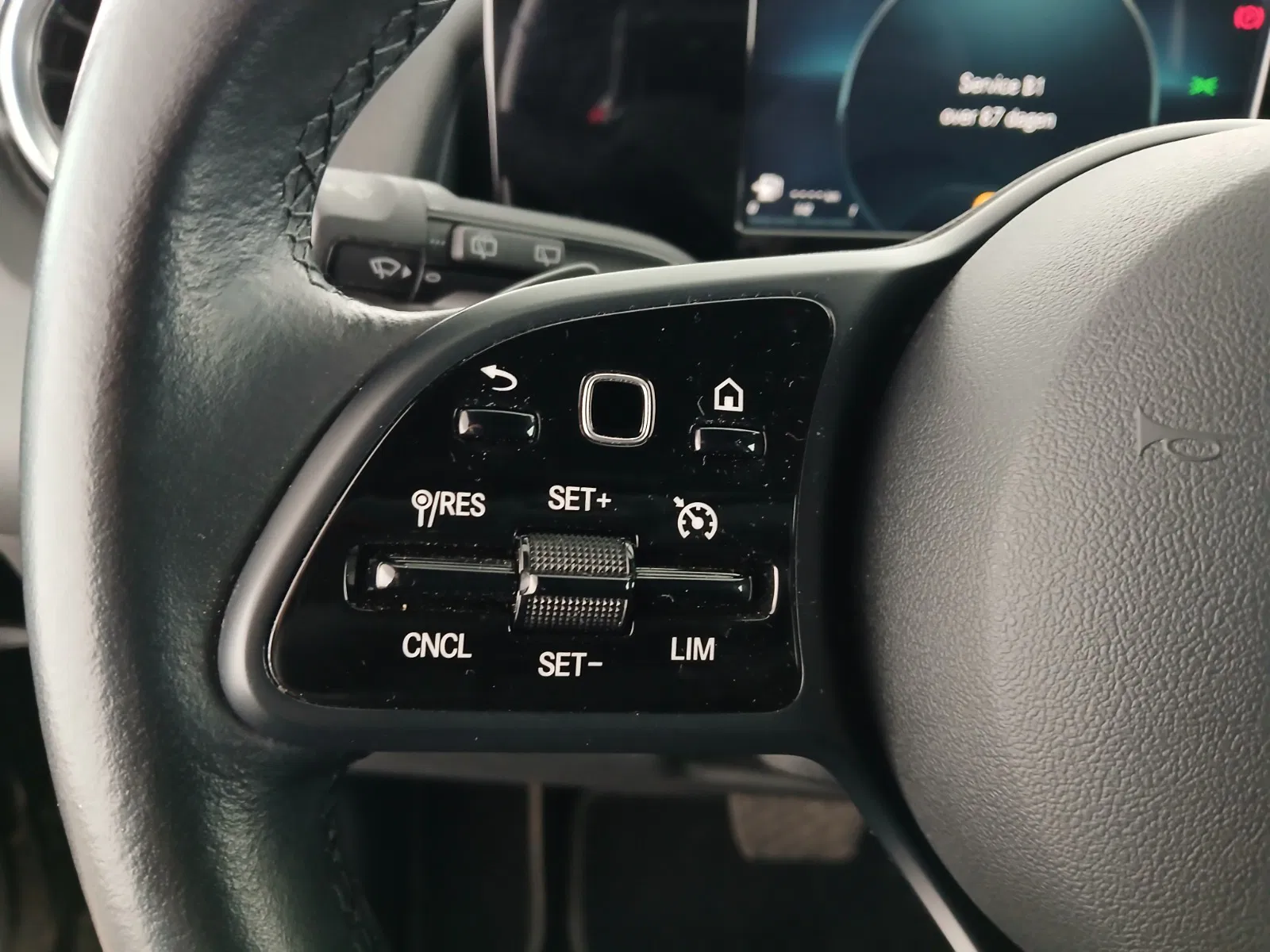 Mercedes-Benz GLB 200 d Aut. | Bild 16 von 30