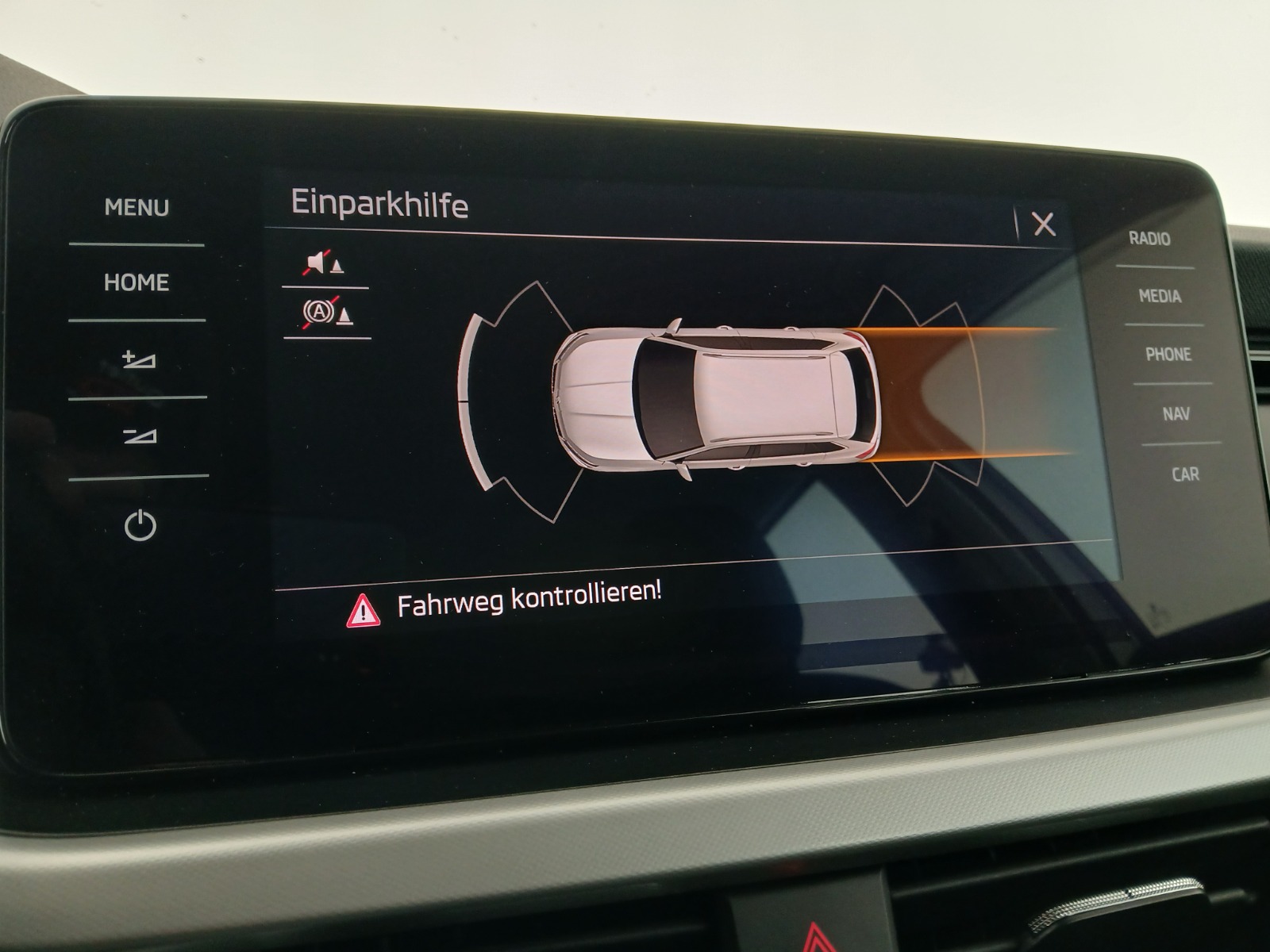 Skoda Kamiq 1.0 TSI Ambition | Thumbnail 23 von 28