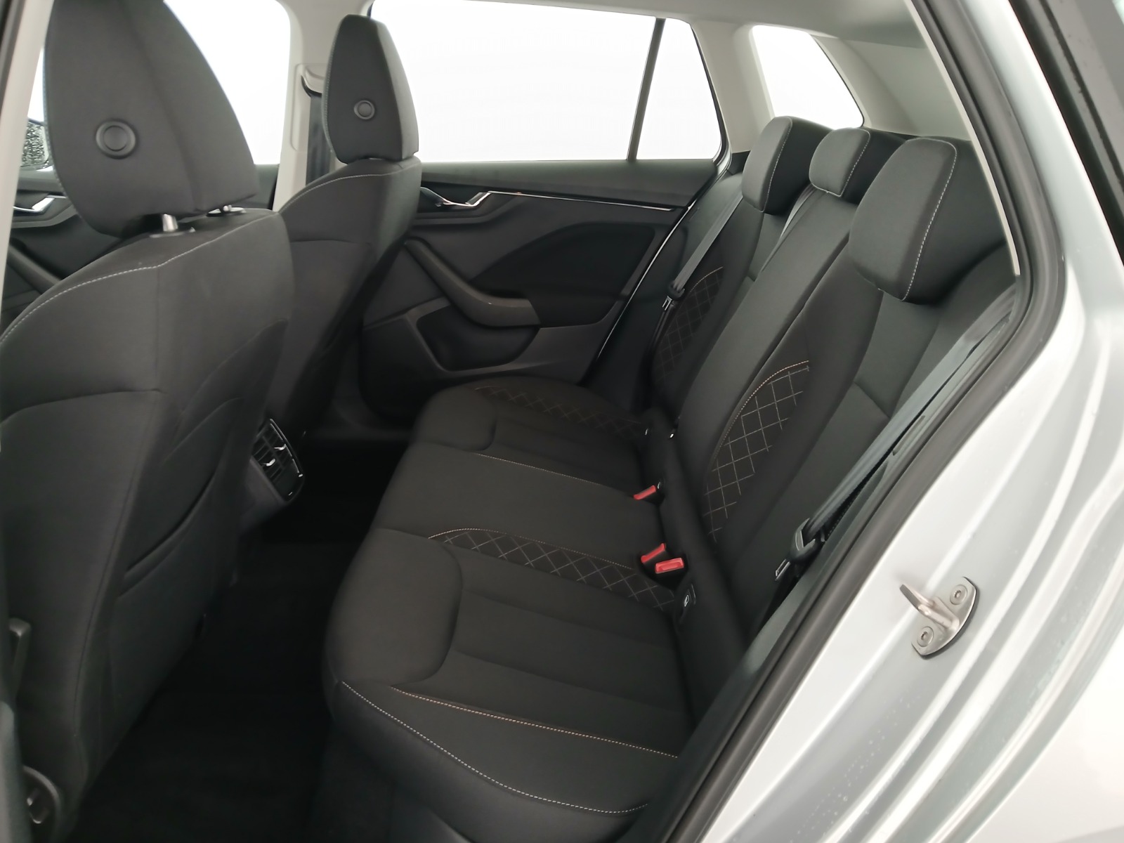 Skoda Kamiq 1.0 TSI Ambition | Thumbnail 27 von 28