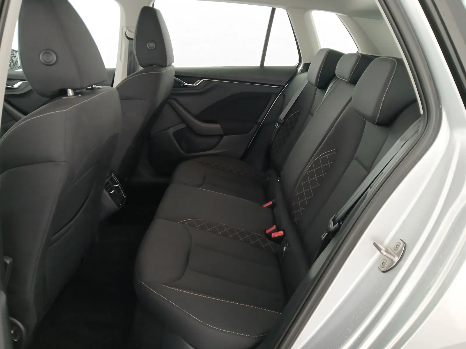 Skoda Kamiq 1.0 TSI Ambition | Bild 27 von 28