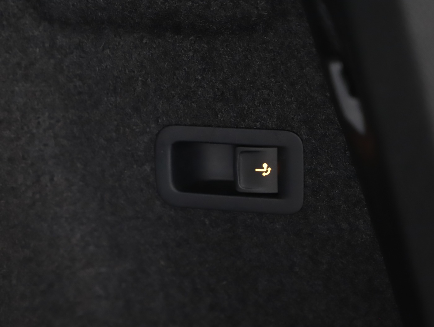 Skoda Karoq 2.0 TDI Ambition | Bild 26 von 29