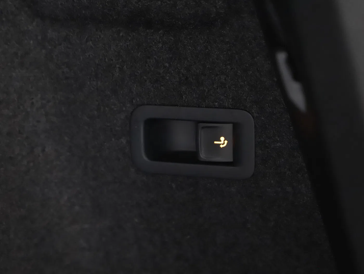 Skoda Karoq 2.0 TDI Ambition | Bild 26 von 29