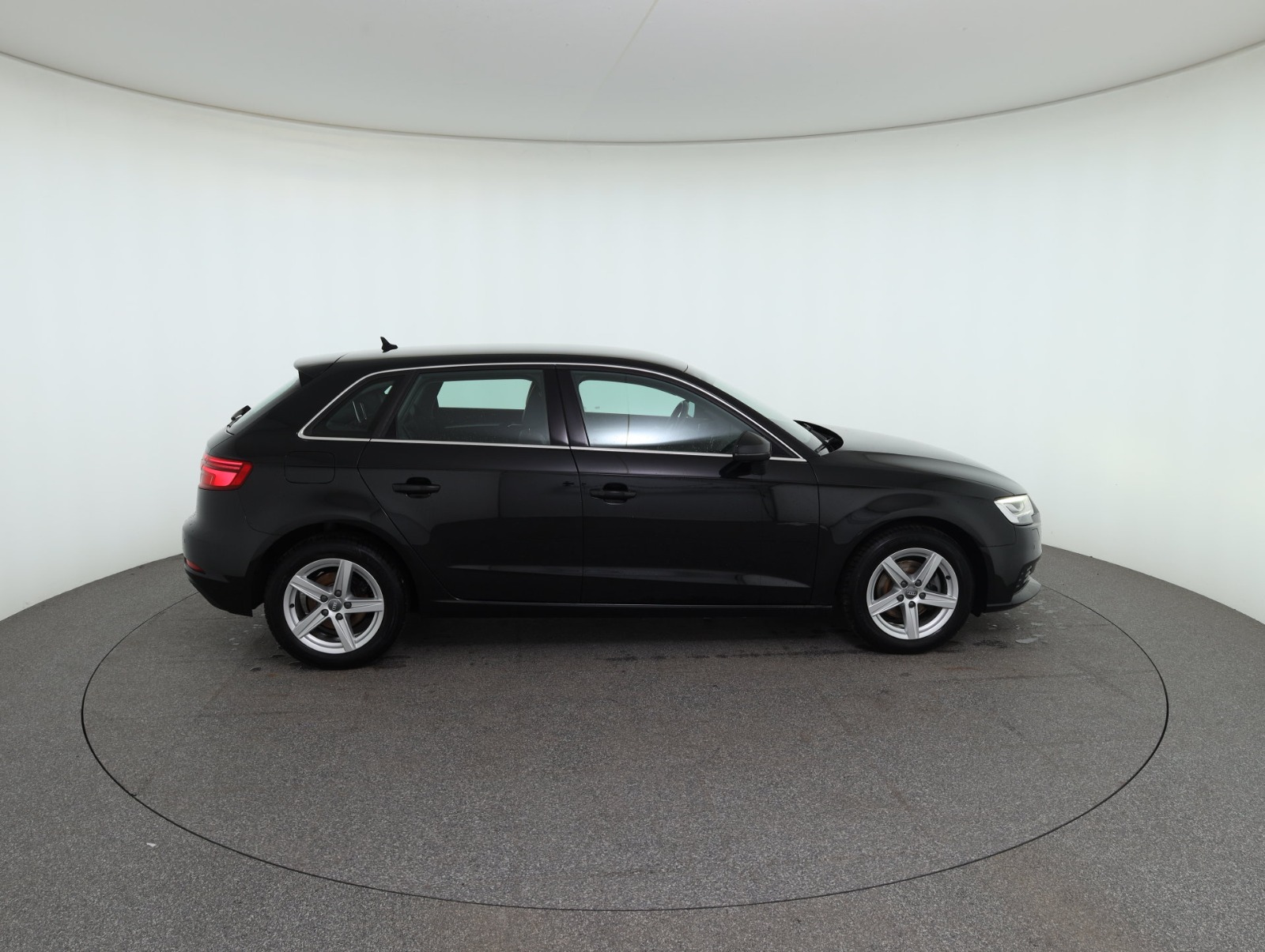 Audi A3 Sportback 1.0 SB 30 TFSI | Bild 4 von 28