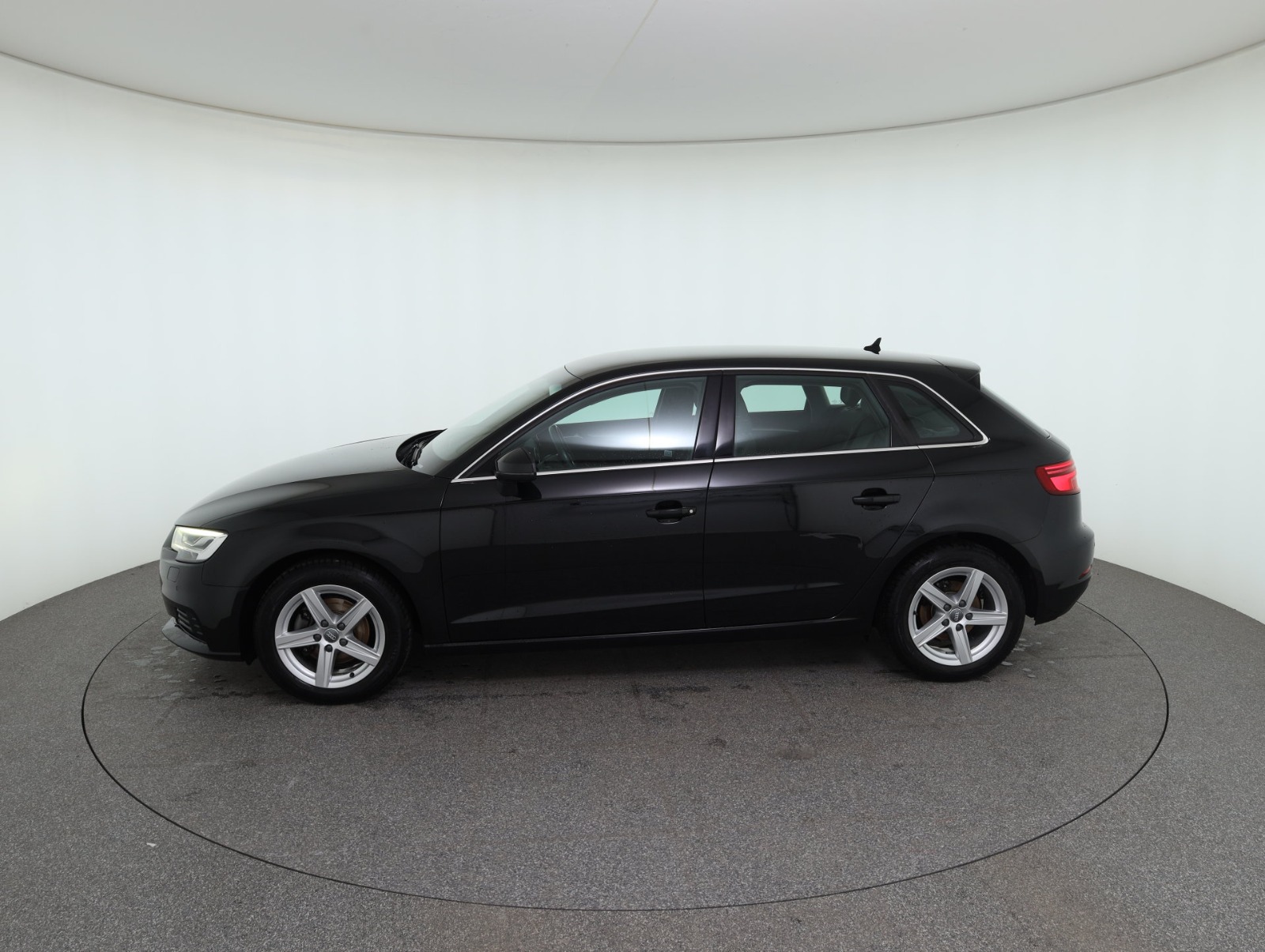 Audi A3 Sportback 1.0 SB 30 TFSI | Bild 8 von 28