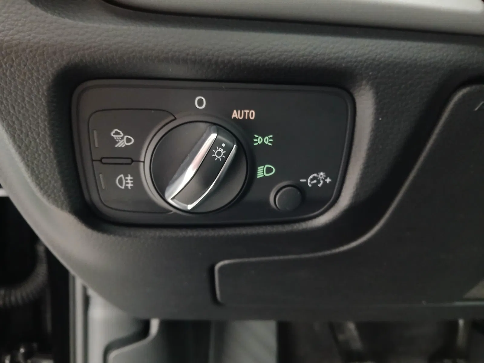 Audi A3 Sportback 1.0 SB 30 TFSI | Bild 12 von 28