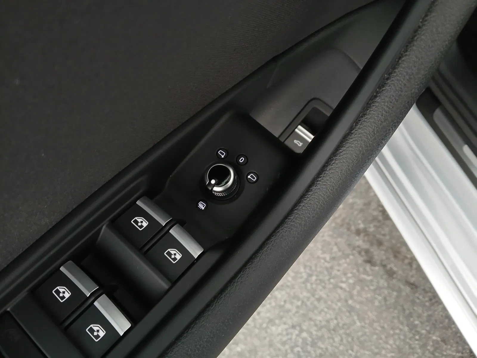 Audi A4 Avant 30 2.0 TDI advanced | Bild 11 von 30