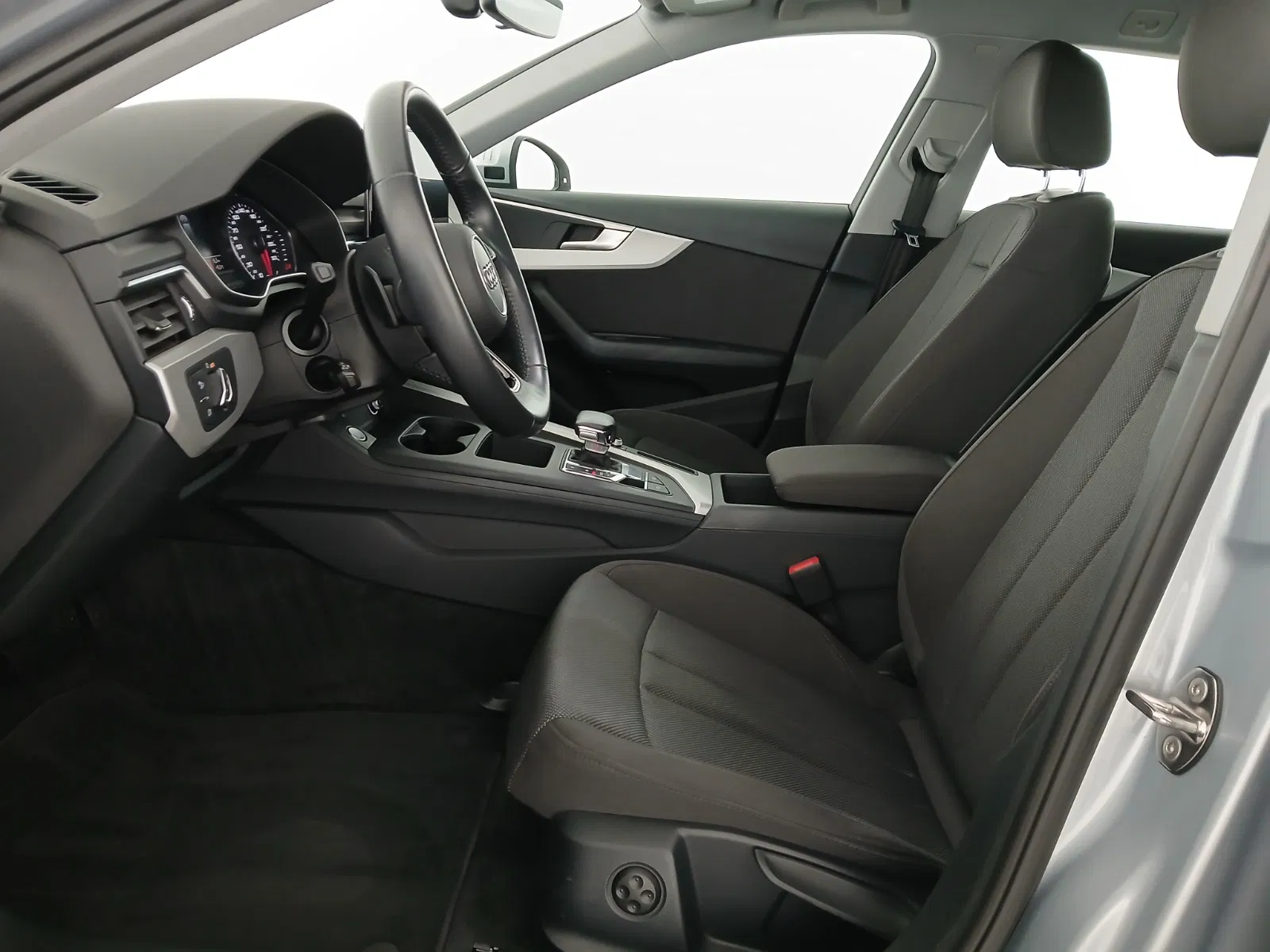 Audi A4 Avant 30 2.0 TDI advanced | Bild 13 von 30