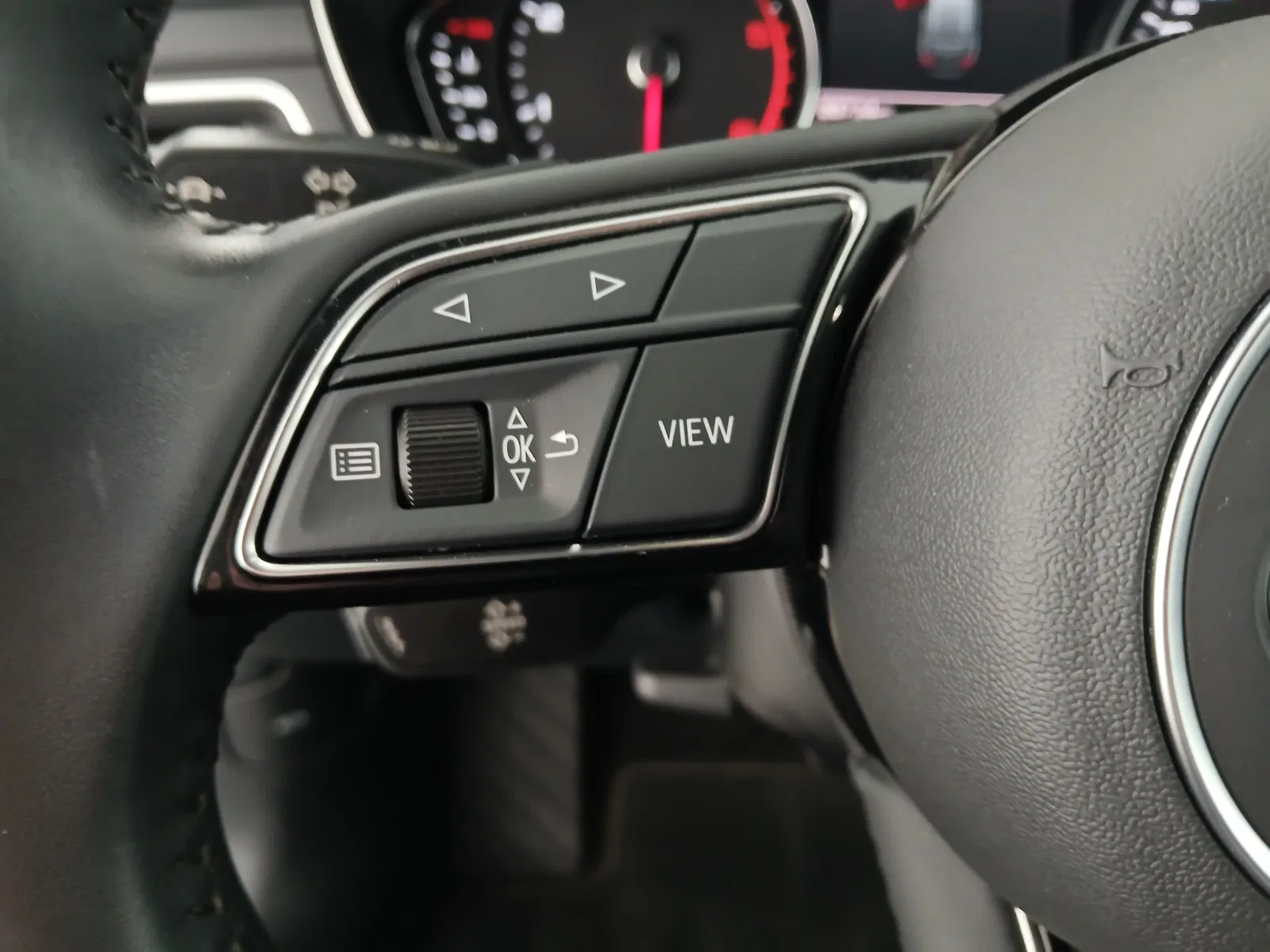 Audi A4 Avant 30 2.0 TDI advanced | Bild 16 von 30