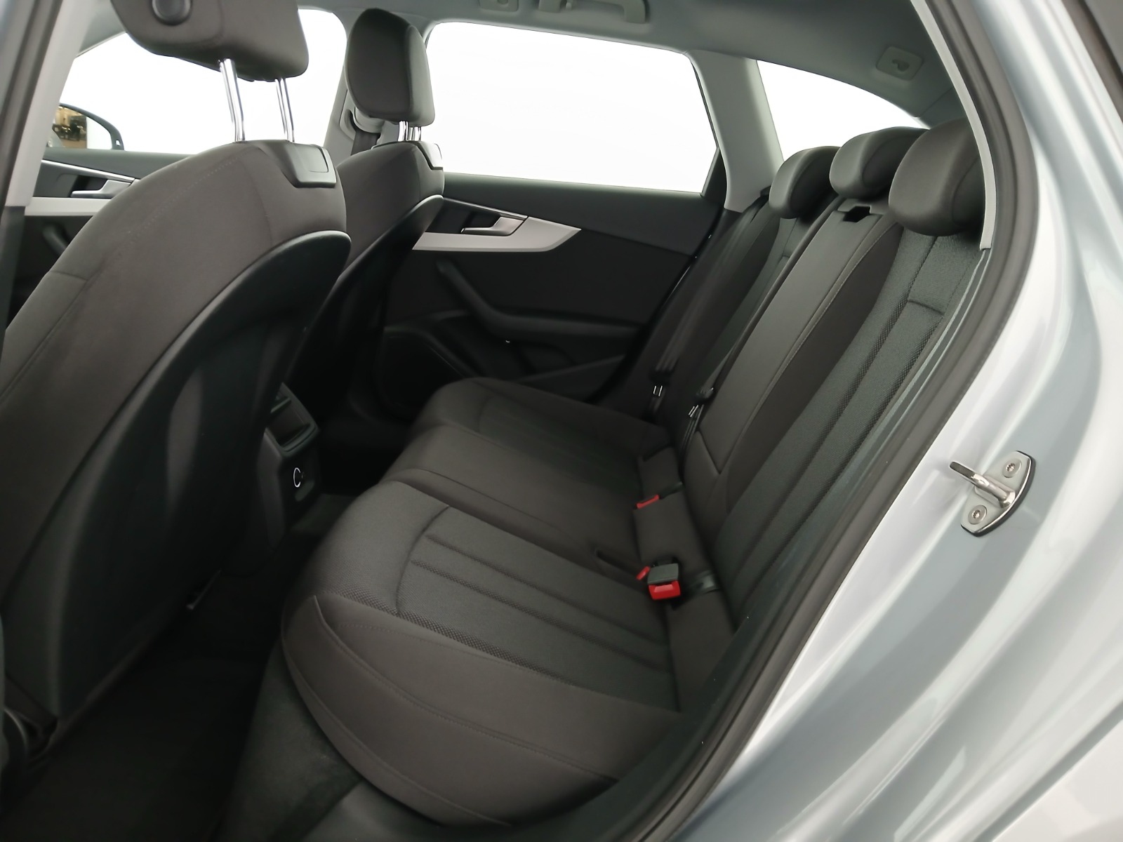 Audi A4 Avant 30 2.0 TDI advanced | Bild 27 von 30