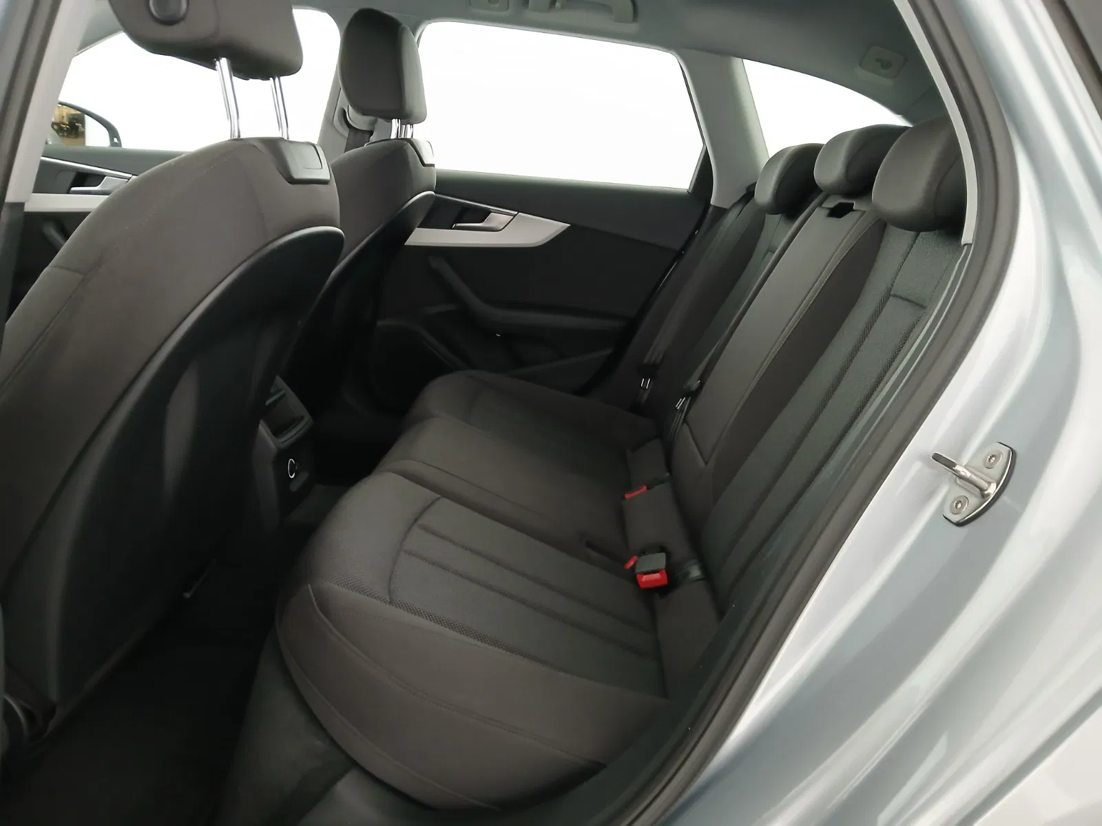 Audi A4 Avant 30 2.0 TDI advanced | Bild 27 von 30