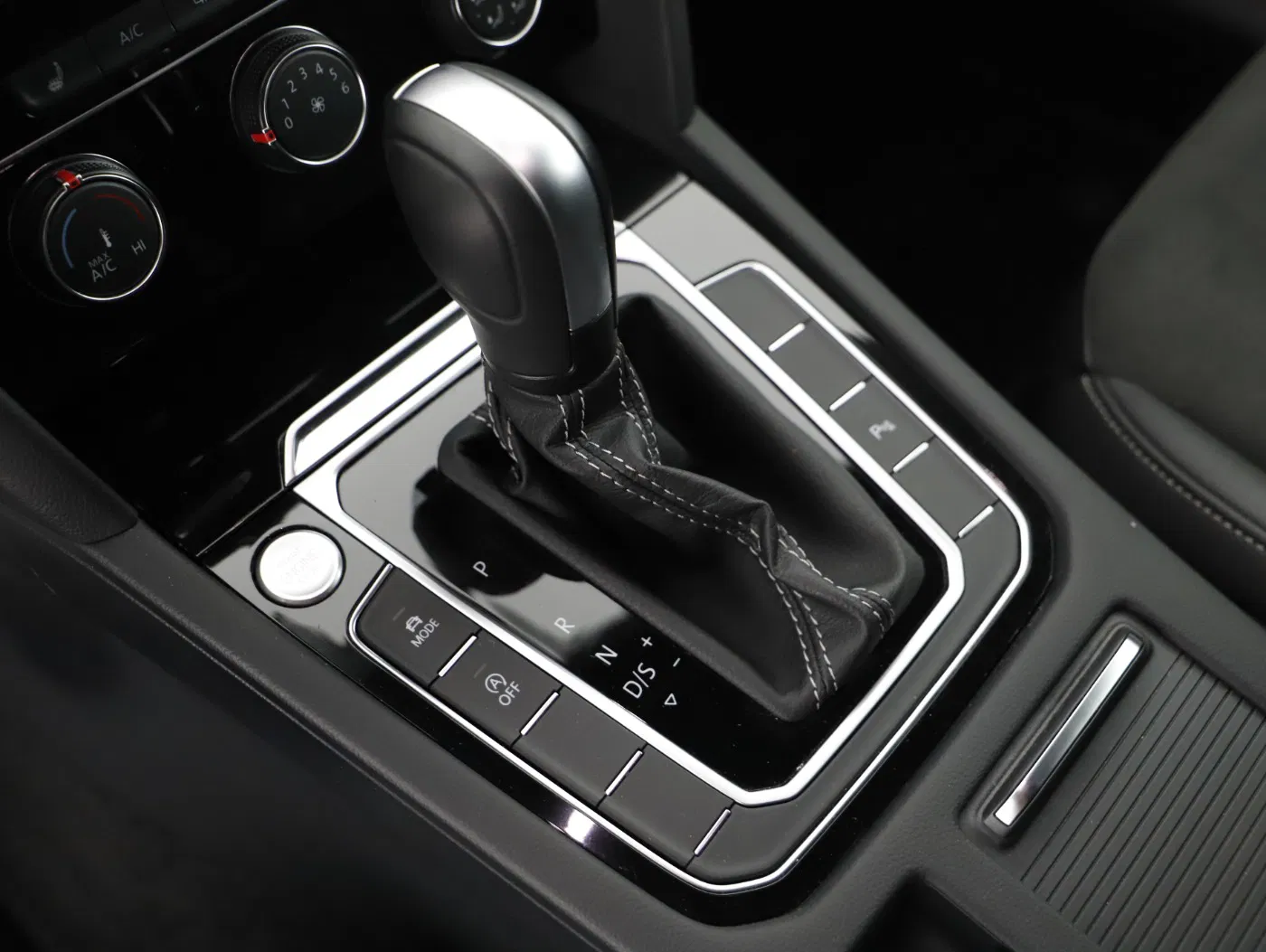 VW Arteon Shooting Brake 2.0 TSI R-Line | Bild 18 von 26