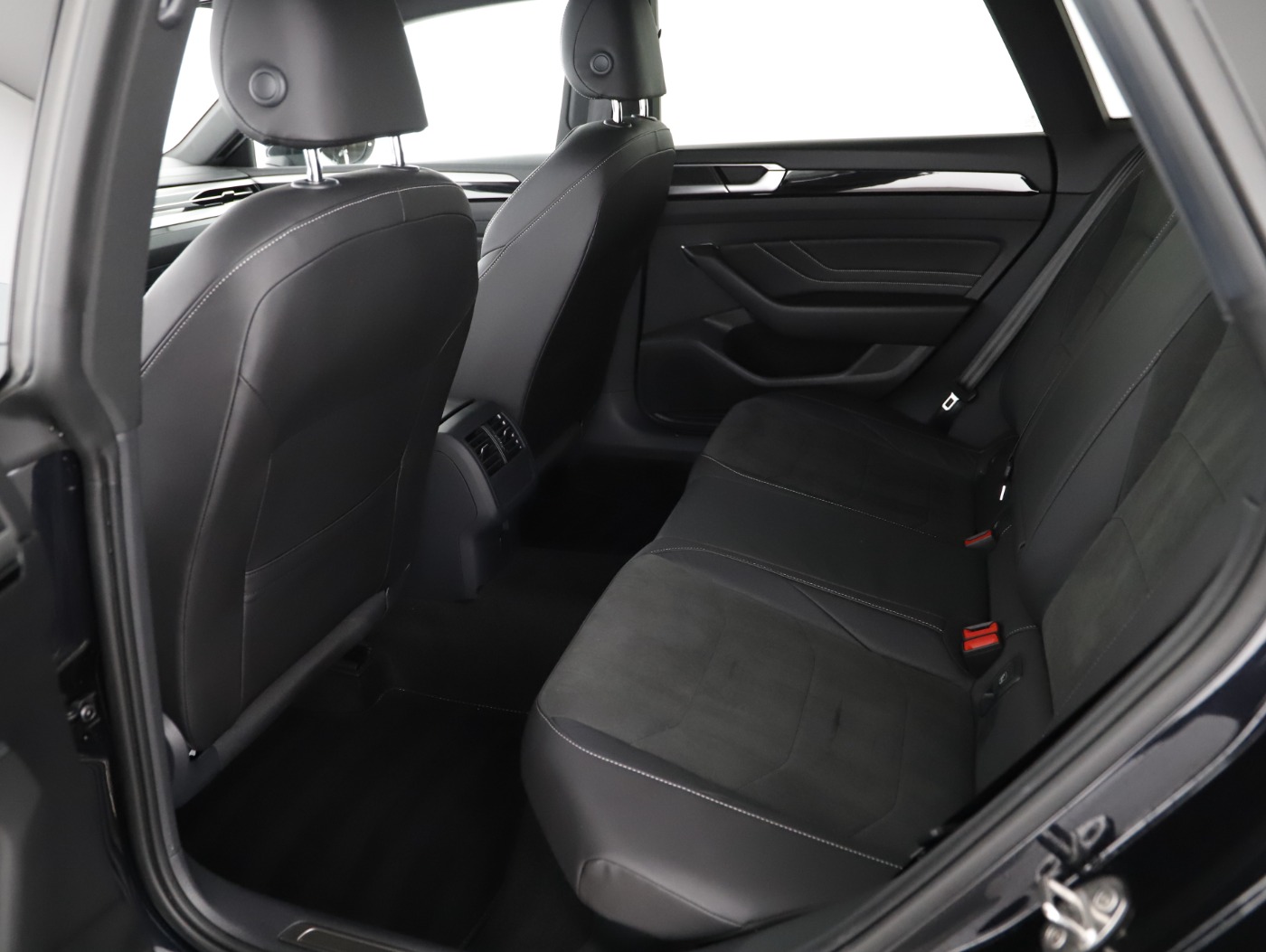 VW Arteon Shooting Brake 2.0 TSI  R-Line | Bild 19 von 26