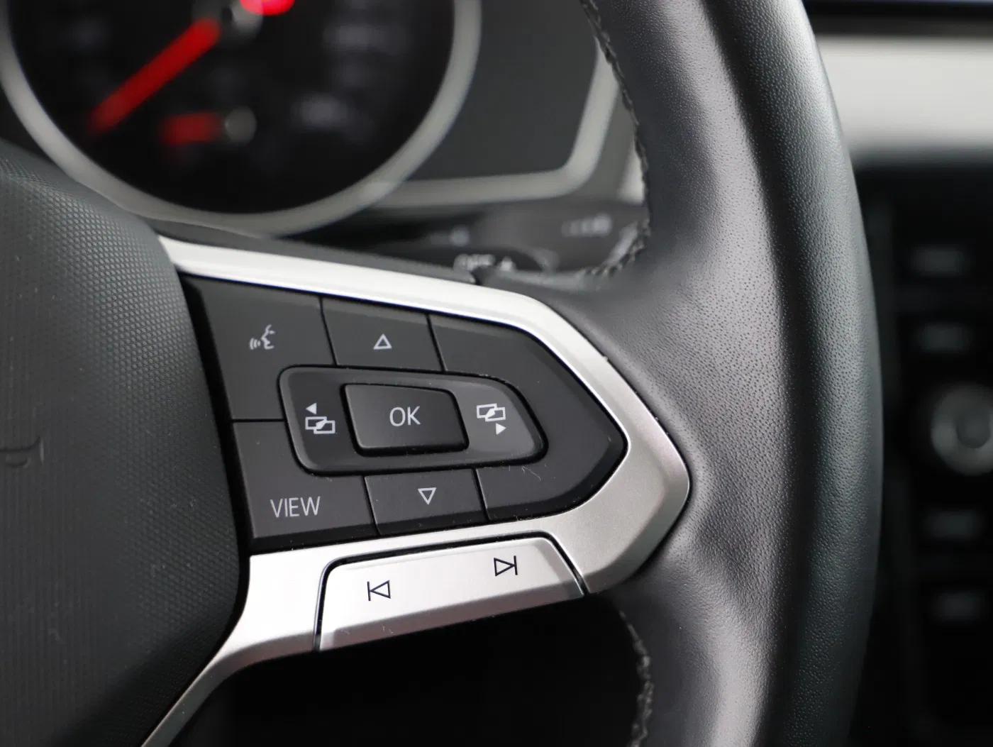 VW Passat Variant 2.0 TDI BMT Business | Bild 13 von 26