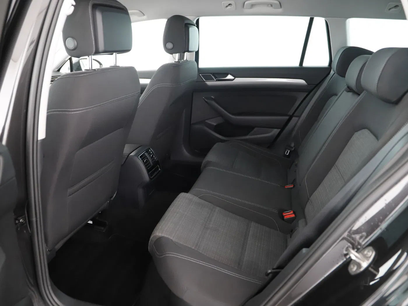 VW Passat Variant 2.0 TDI BMT Business | Bild 19 von 26