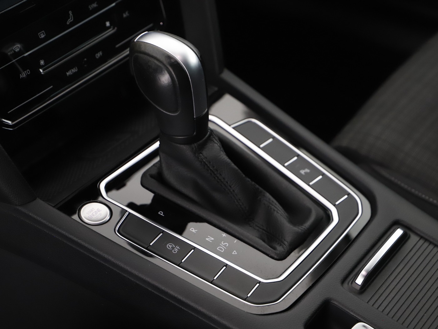 VW Passat Variant 2.0 TDI BMT Business | Bild 18 von 26