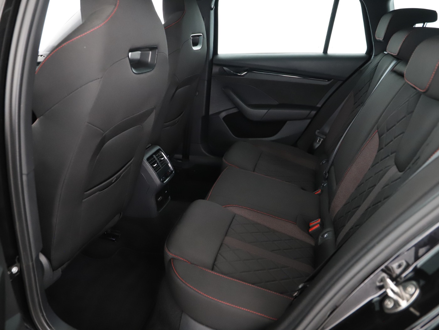 Skoda Octavia Combi 1.4 TSI RS iV | Bild 21 von 25