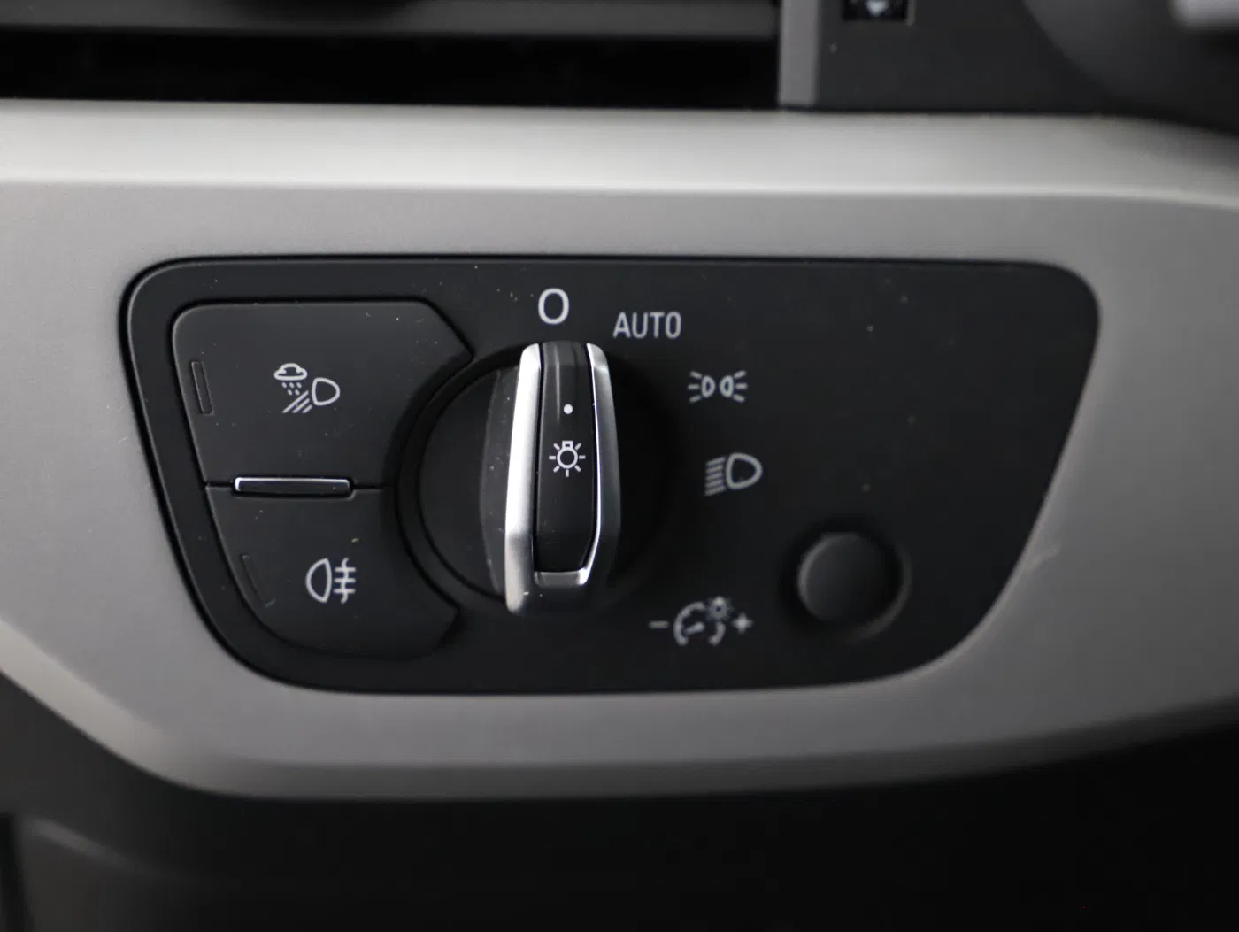 Audi A4 40 2.0 TDI advanced | Bild 10 von 26