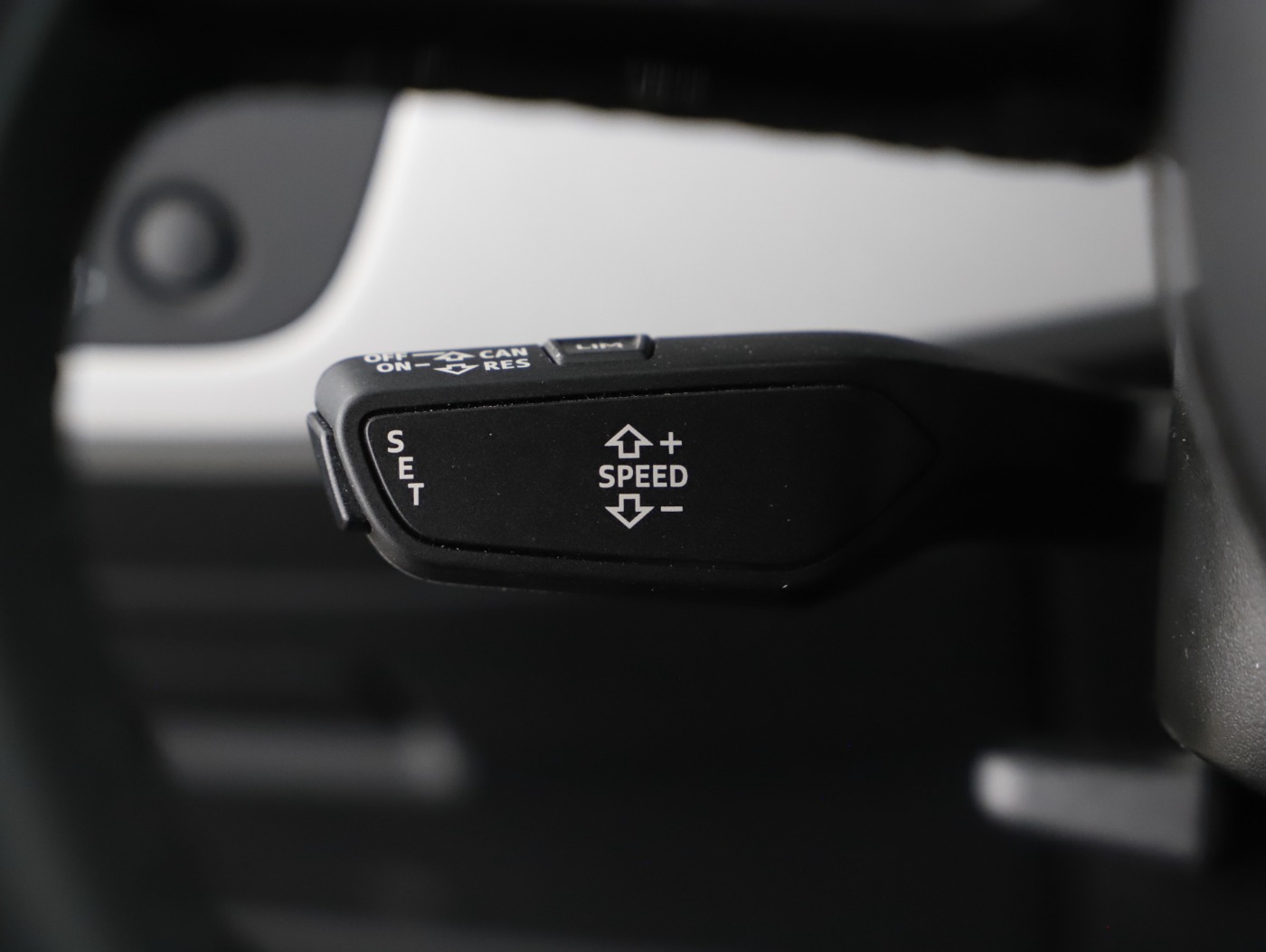 Audi A4 40 2.0 TDI advanced | Bild 17 von 26