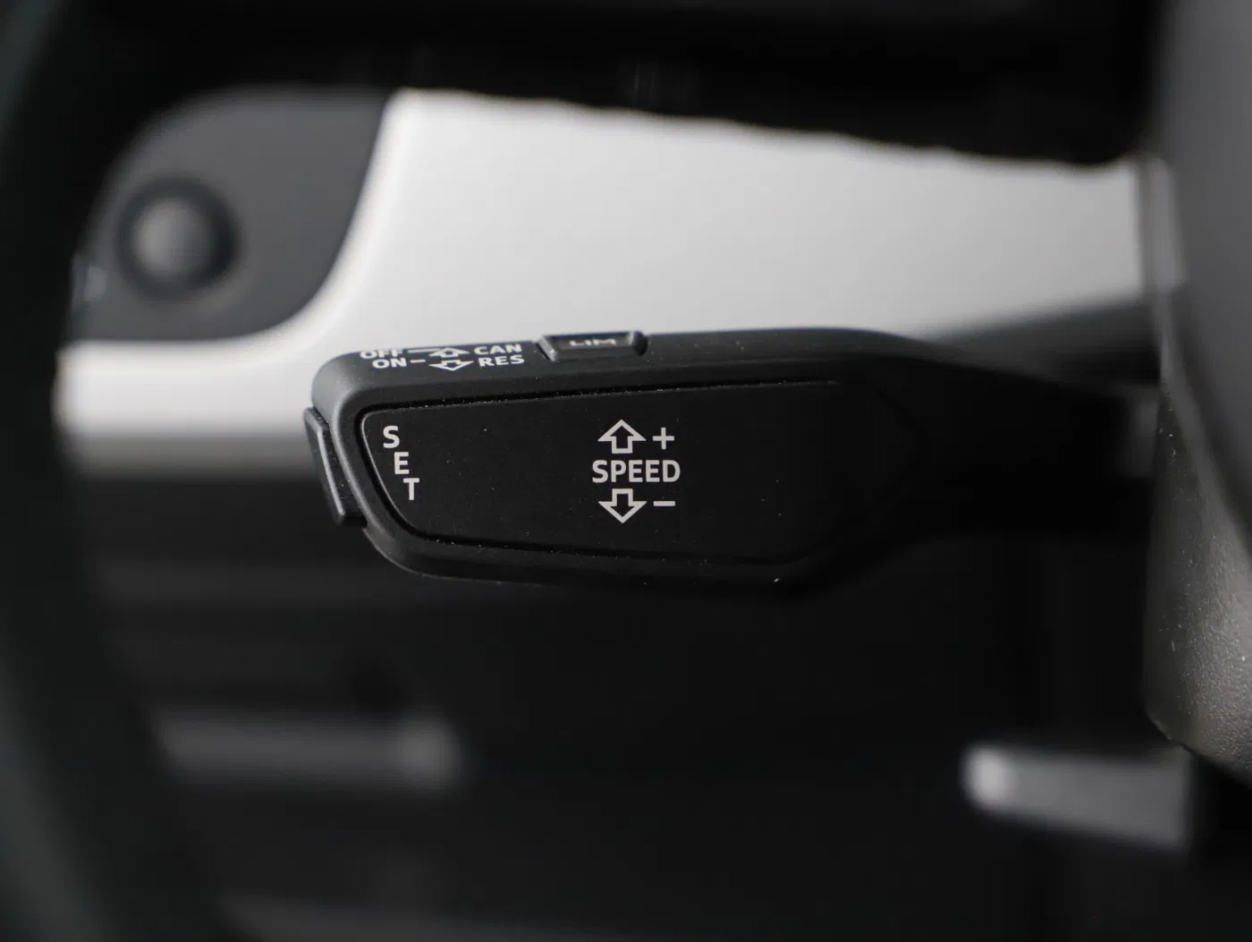 Audi A4 40 2.0 TDI advanced | Bild 17 von 26