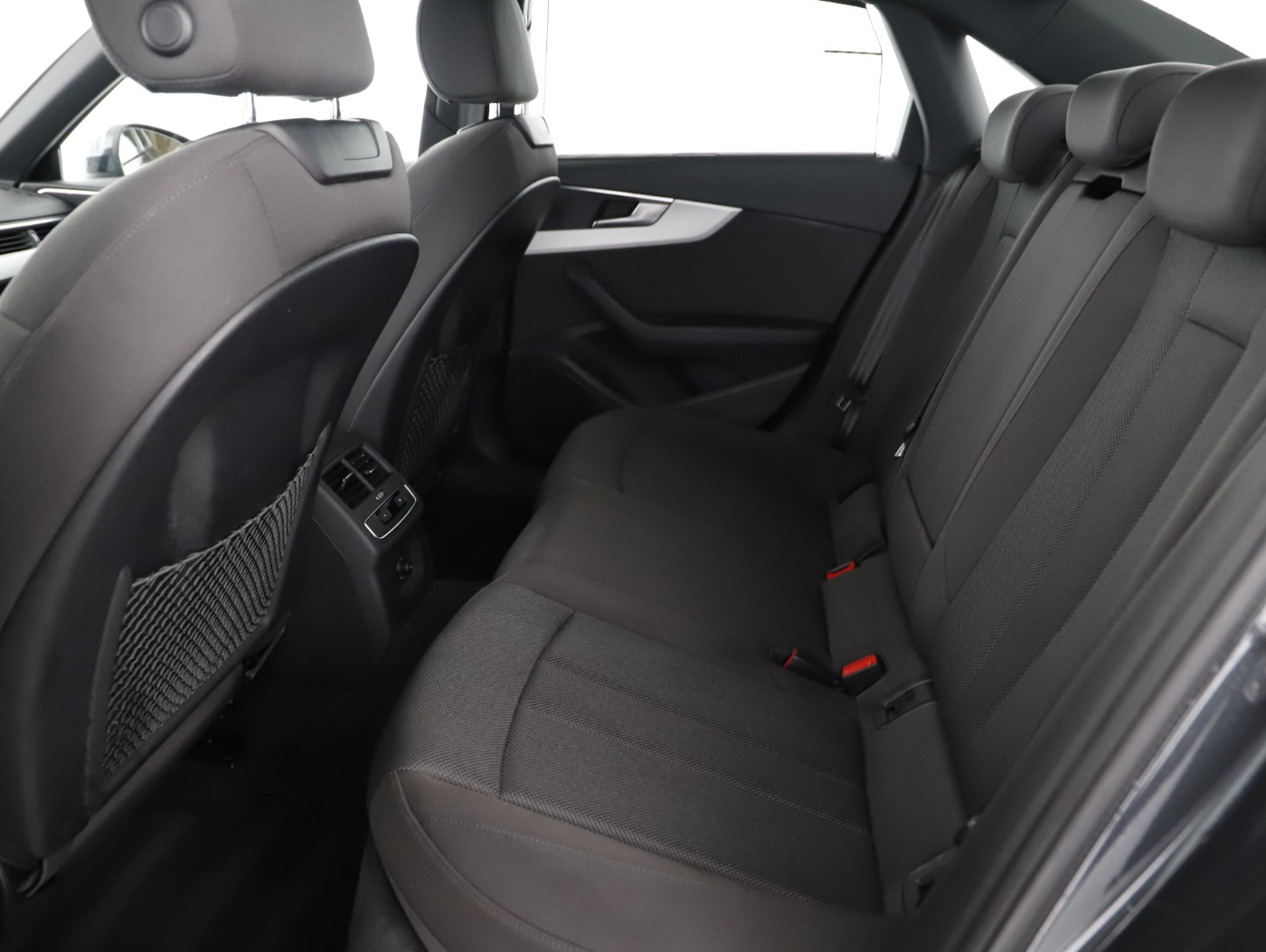 Audi A4 40 2.0 TDI advanced | Bild 23 von 26